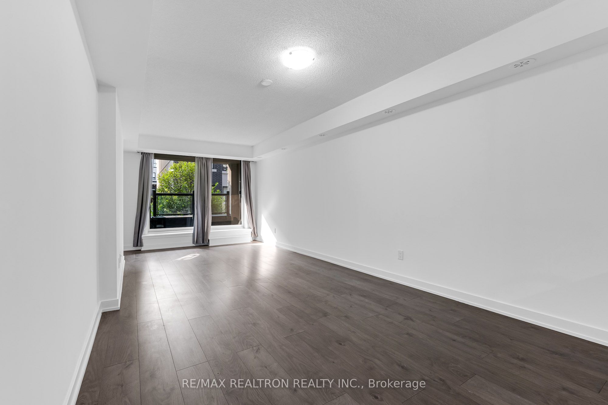 1135 Cooke Boulevard 114, Burlington, ON L7T 0C3 photo 4