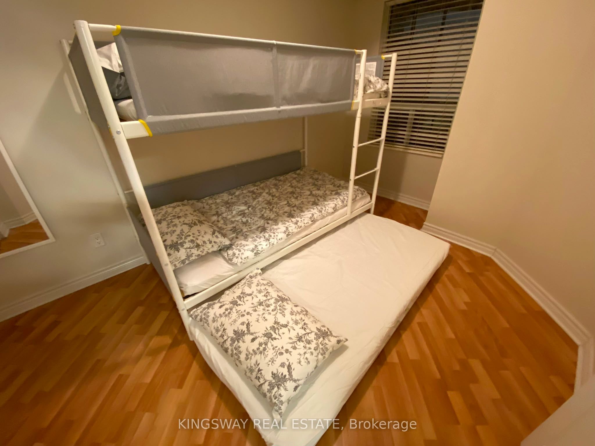 3888 Duke Of York Boulevard 2730, Mississauga, ON L5B 4P5 photo 3
