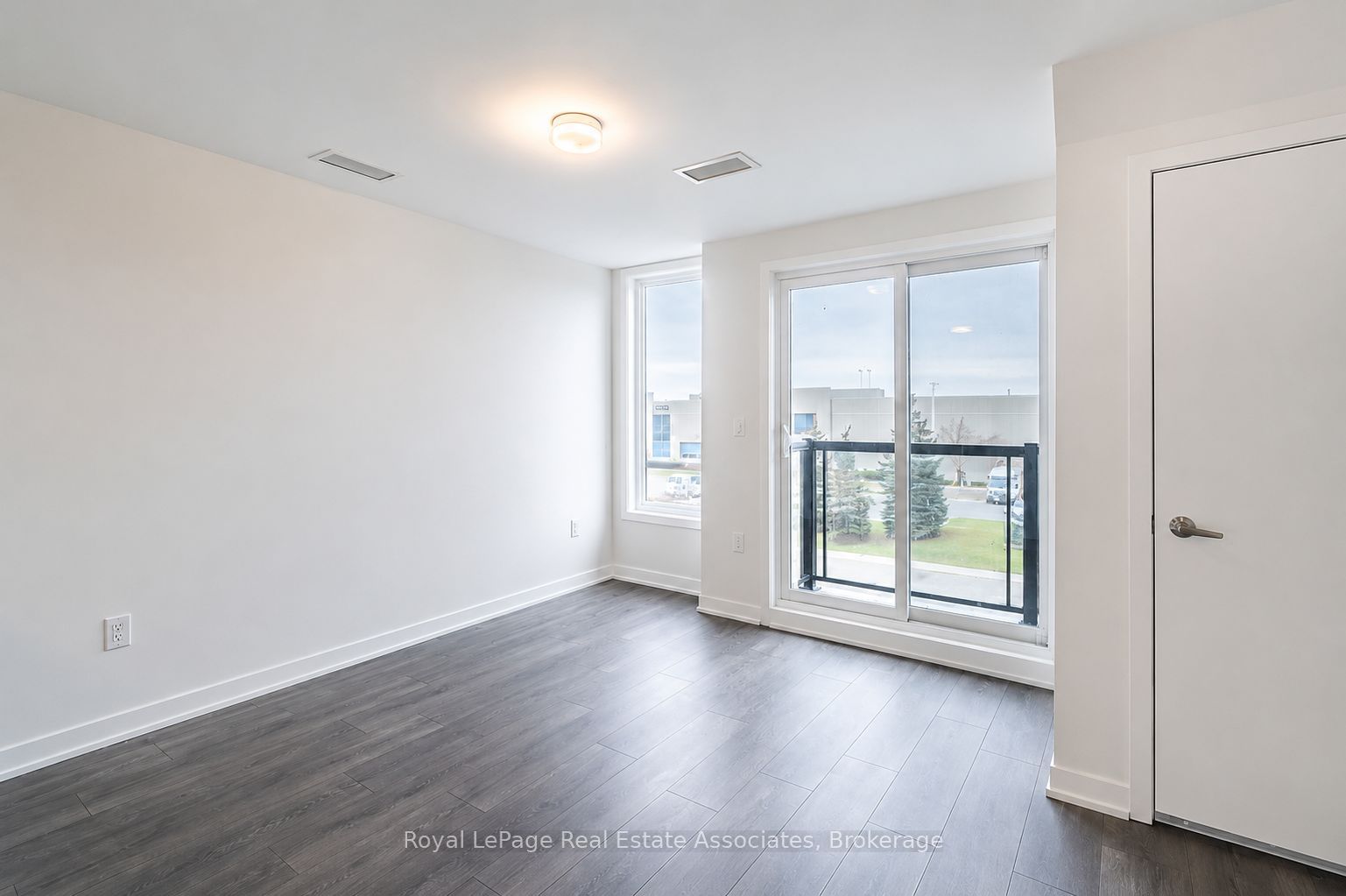 3401 Ridgeway Drive 312, Mississauga, ON L5L 0B9 photo 4