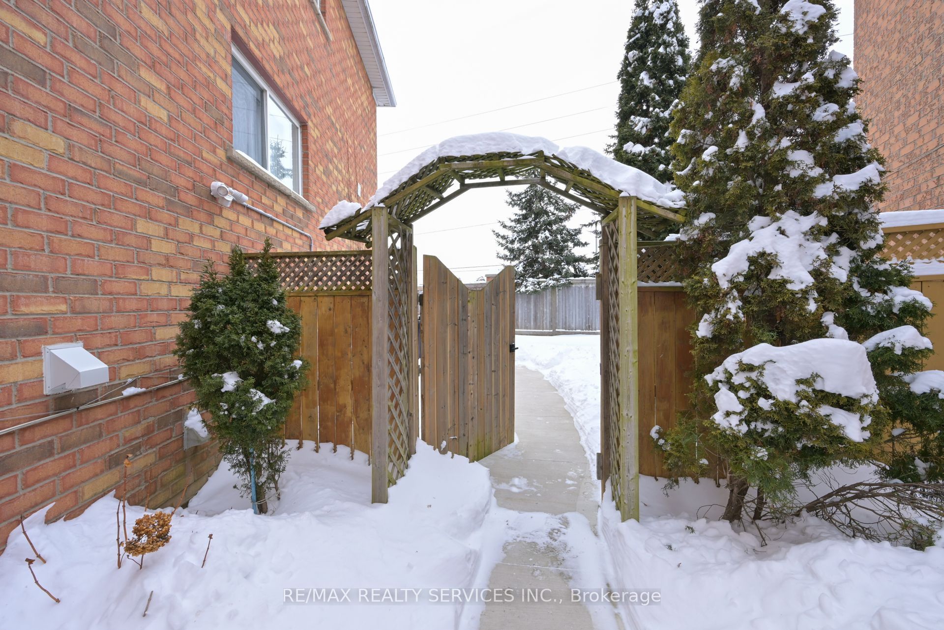 42 Brambirch Crescent, Brampton, ON L7A 1V1 photo 2