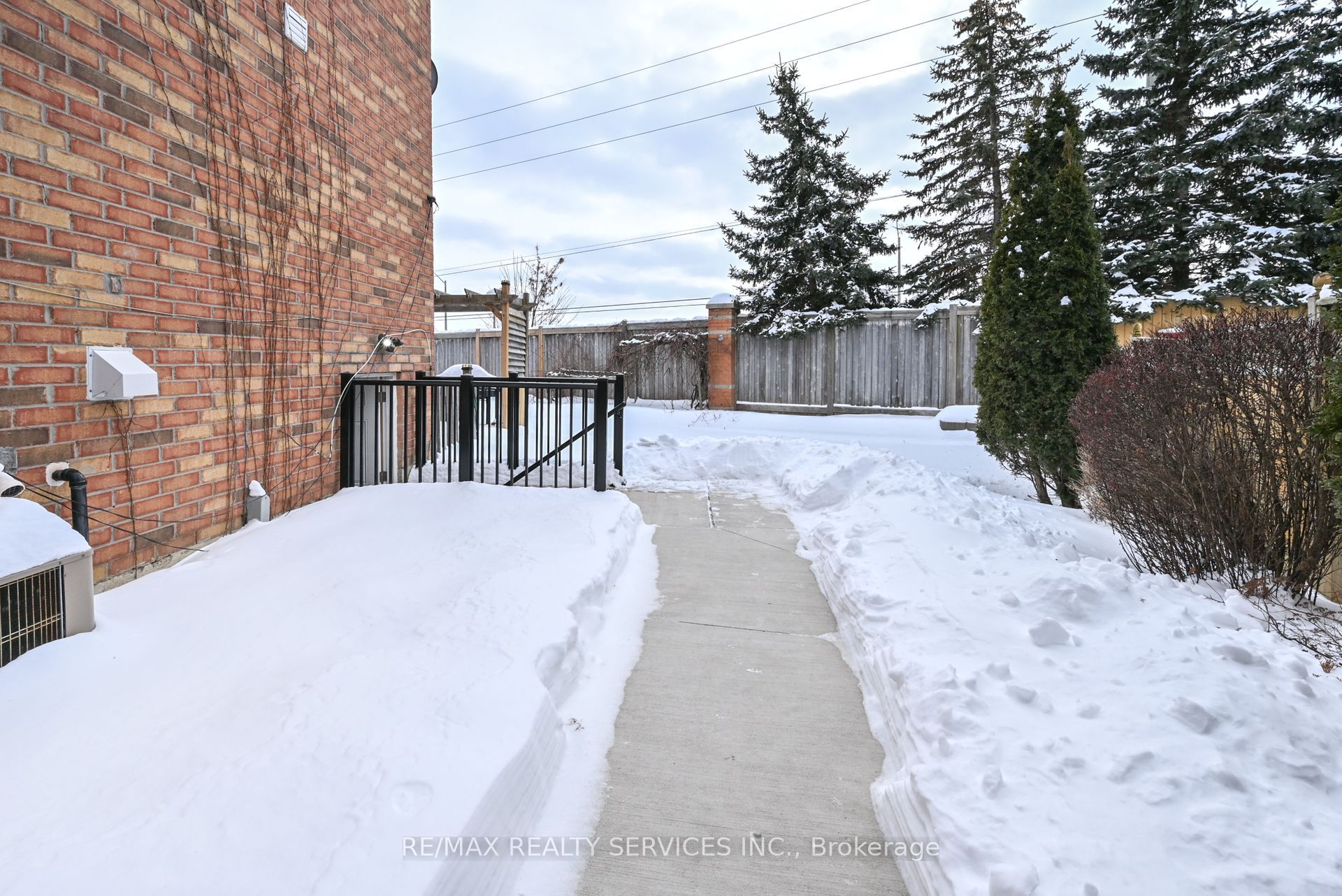 42 Brambirch Crescent, Brampton, ON L7A 1V1 photo 3