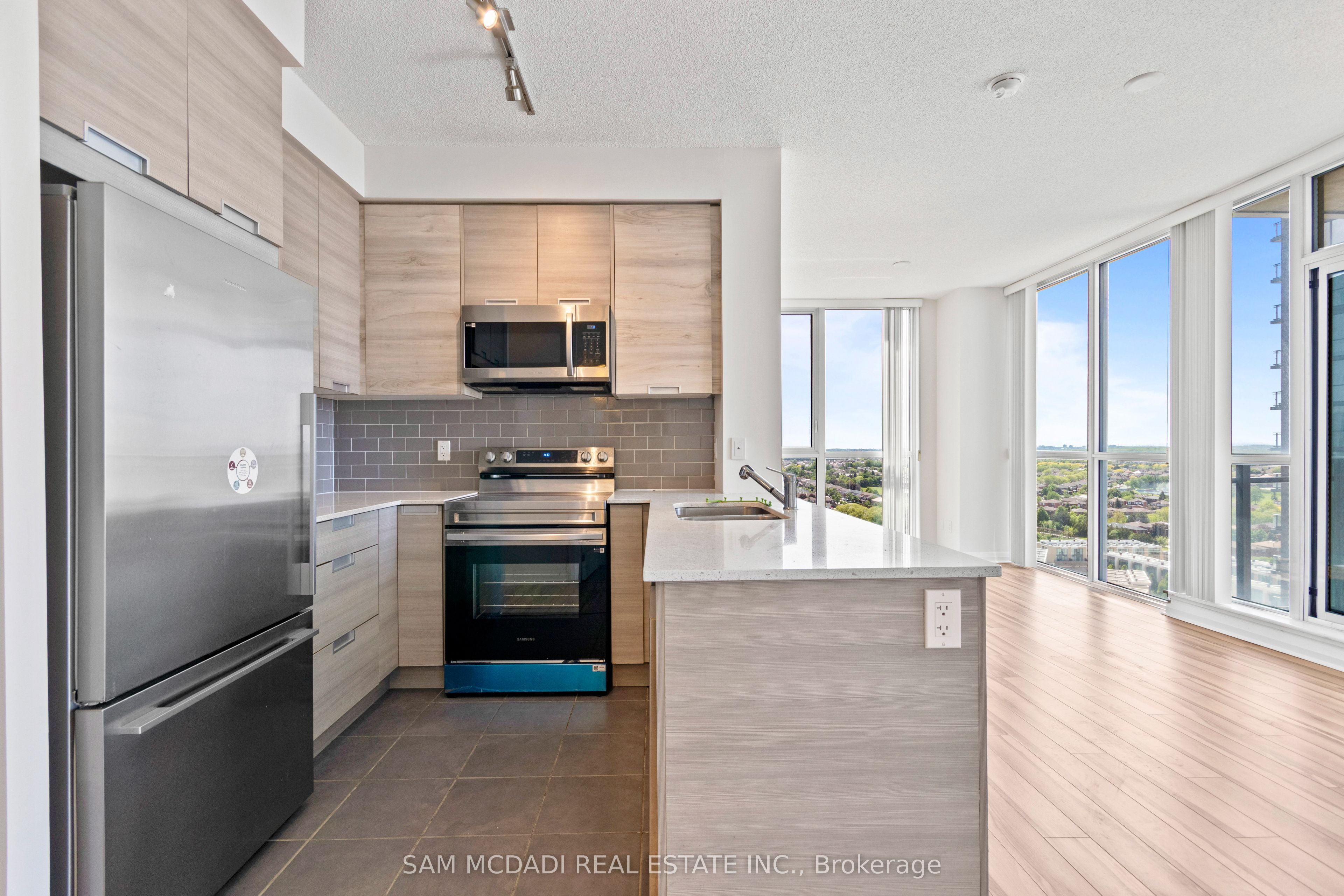 55 Eglinton Avenue W 1602, Mississauga, ON L5R 0E5 photo 5
