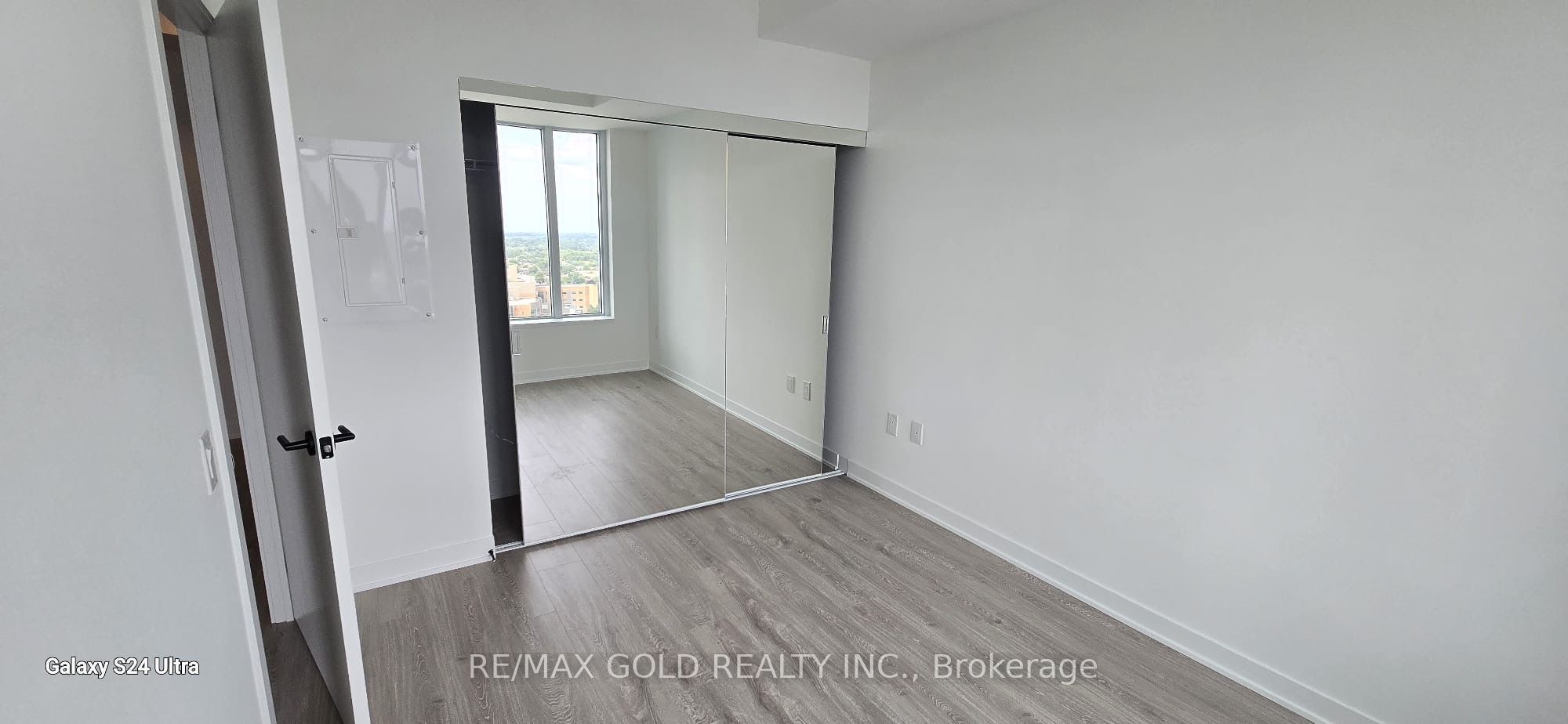 2495 Eglinton Avenue W 1613, Mississauga, ON L5M 2T2 photo 4