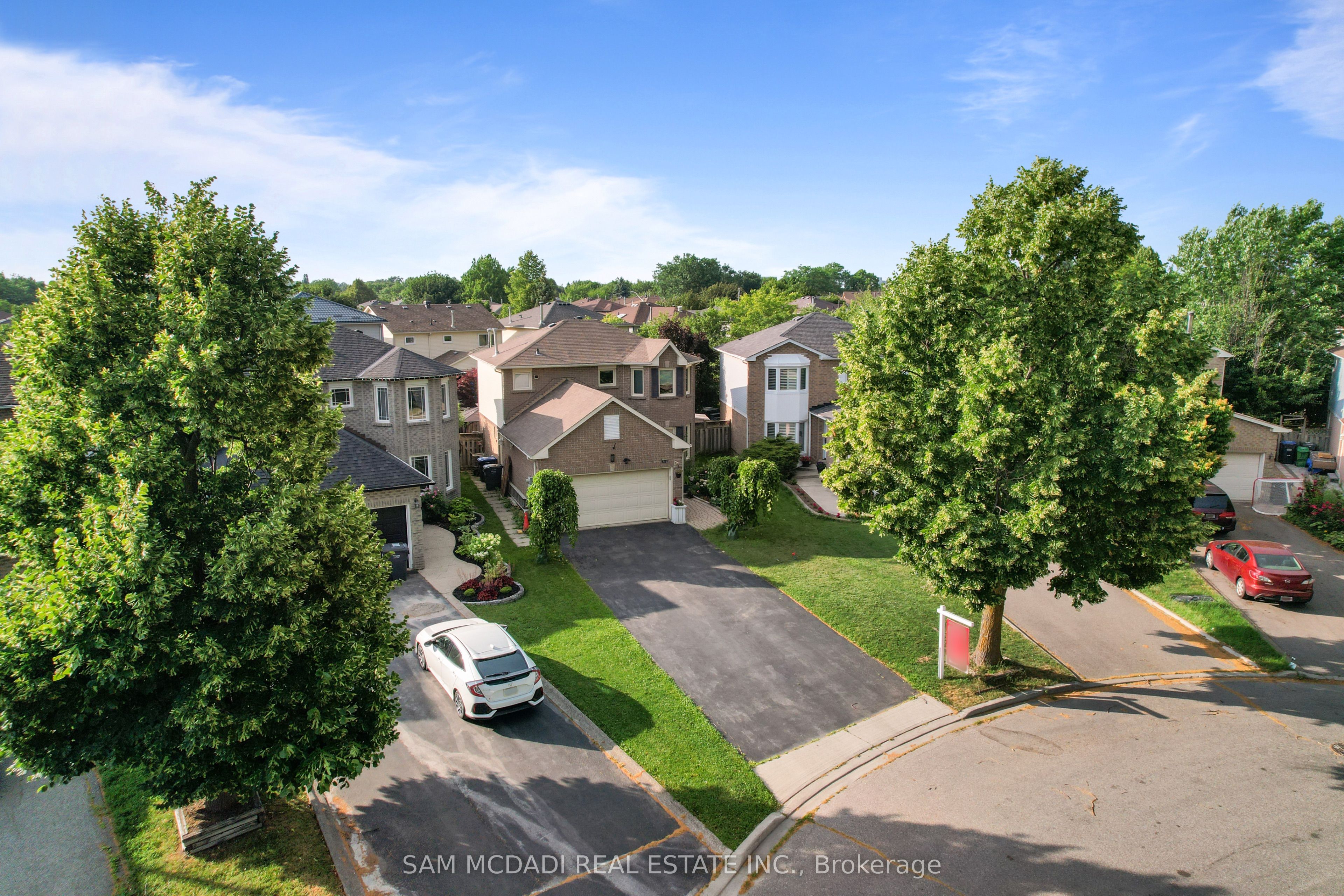 6251 Saltmarsh Court, Mississauga, ON L5N 5V9 photo 2