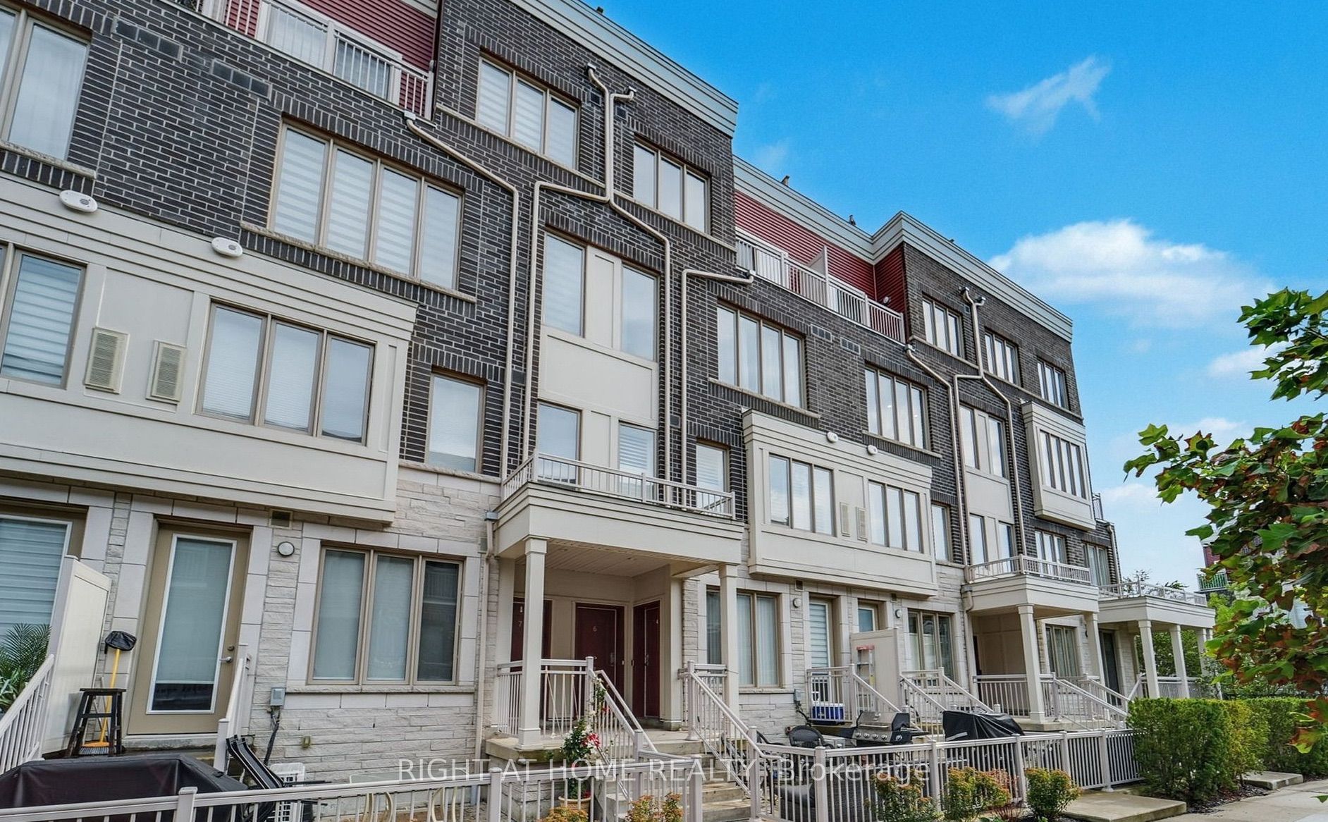 125 Long Branch Avenue 7, Toronto, ON M8W 0A9