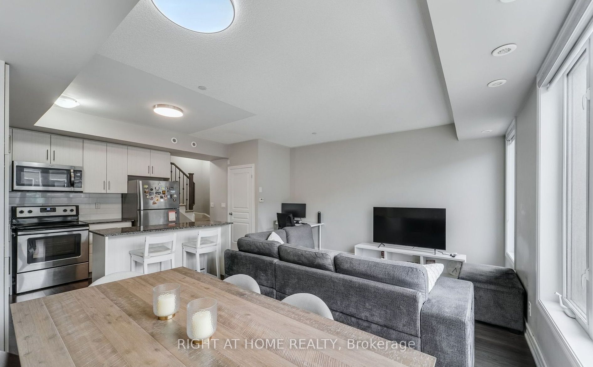 125 Long Branch Avenue 7, Toronto, ON M8W 0A9 photo 4