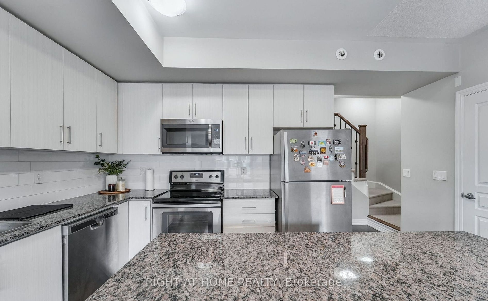 125 Long Branch Avenue 7, Toronto, ON M8W 0A9 photo 5
