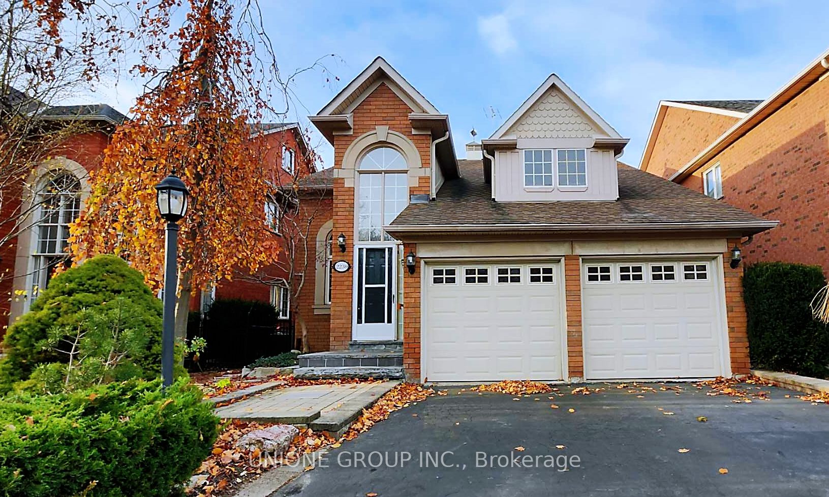 2230 Nightingale Way, Oakville, ON L6M 3S1