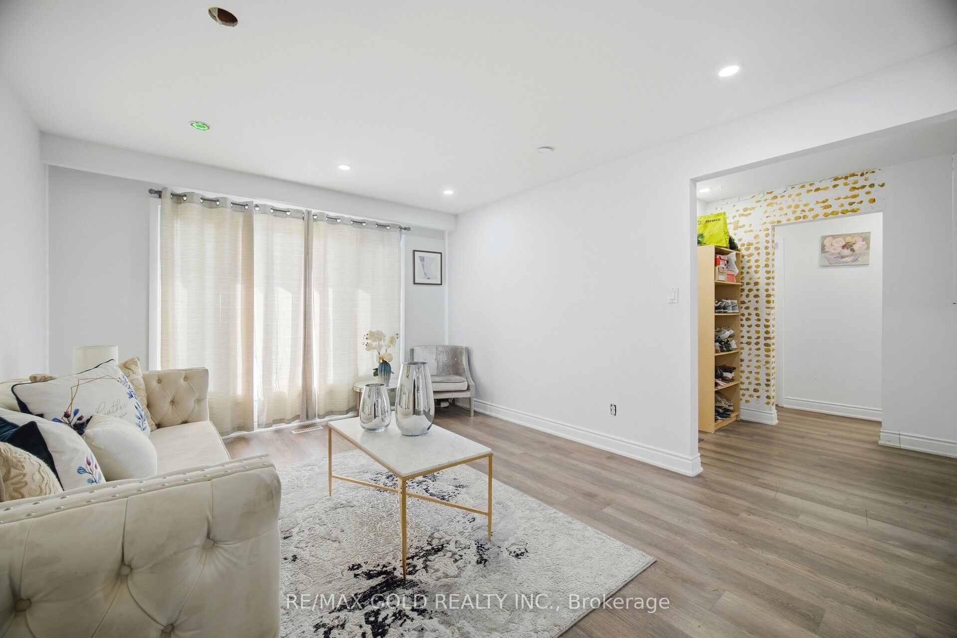 3345 Monica Drive, Mississauga, ON L4T 3E6 photo 3