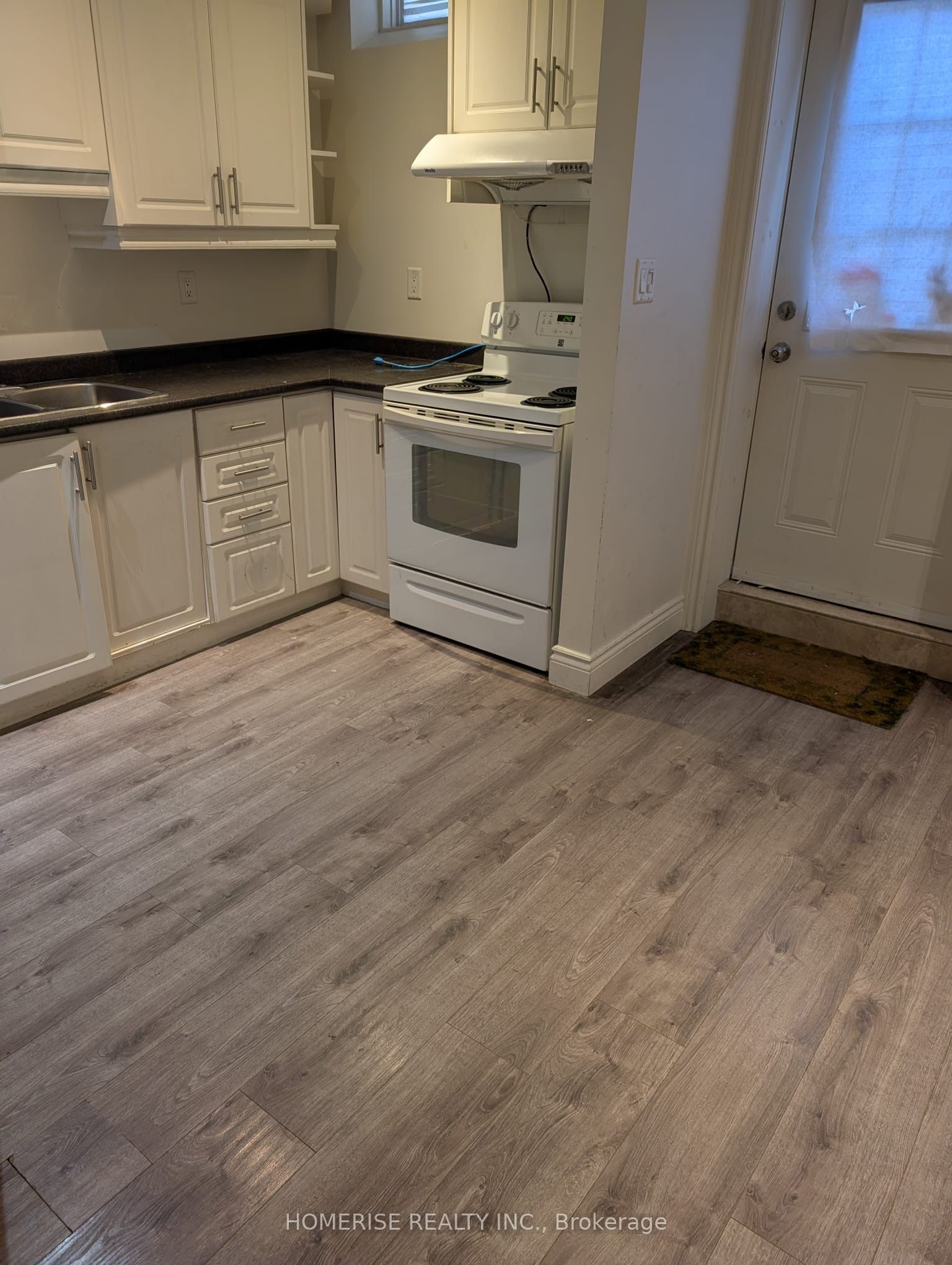 100 Sugarhill ( BSMT ) Drive, Brampton, ON L7A 3M4 photo 3