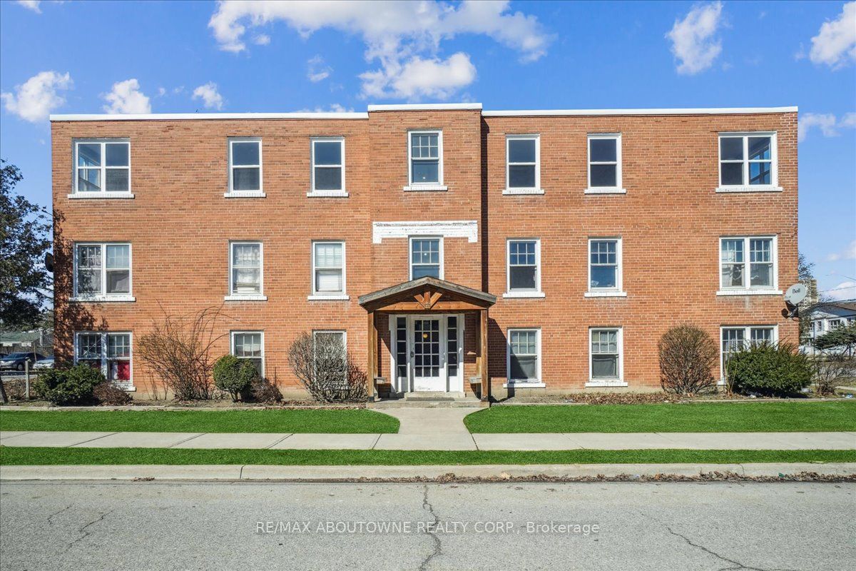133 North Service Road E 5, Oakville, ON L6H 1A3 photo 2