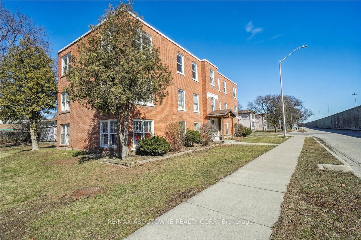 133 North Service Road E 5, Oakville, ON L6H 1A3 photo 5