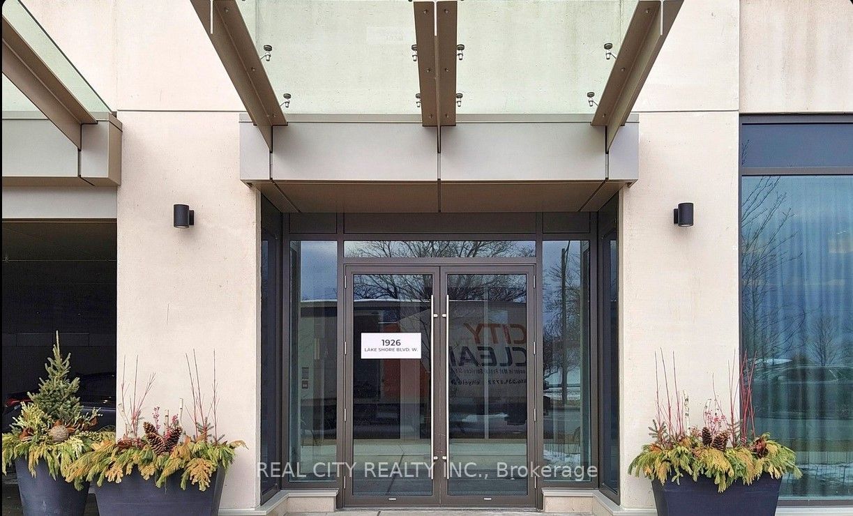 1926 Lakeshore Boulevard W 2715, Toronto, ON M6S 0B1 photo 3