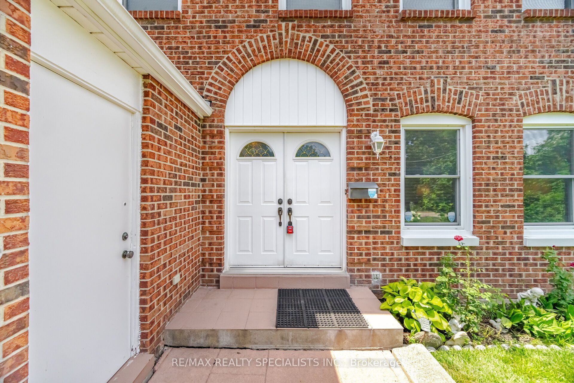 18 Jill Crescent, Brampton, ON L6S 3J2 photo 3