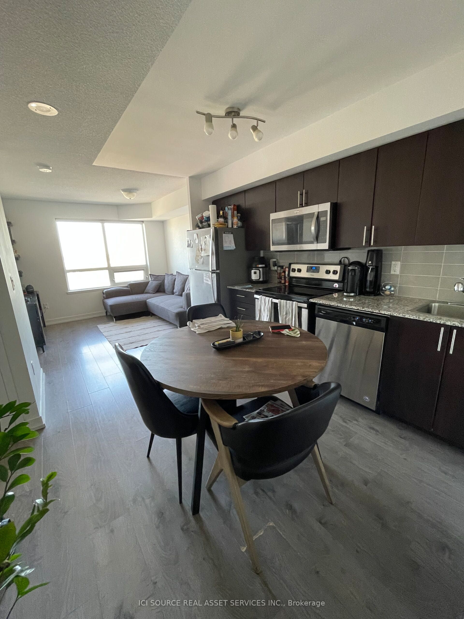 1420 Dupont Road 1807, Toronto, ON M6H 0C2 photo 3