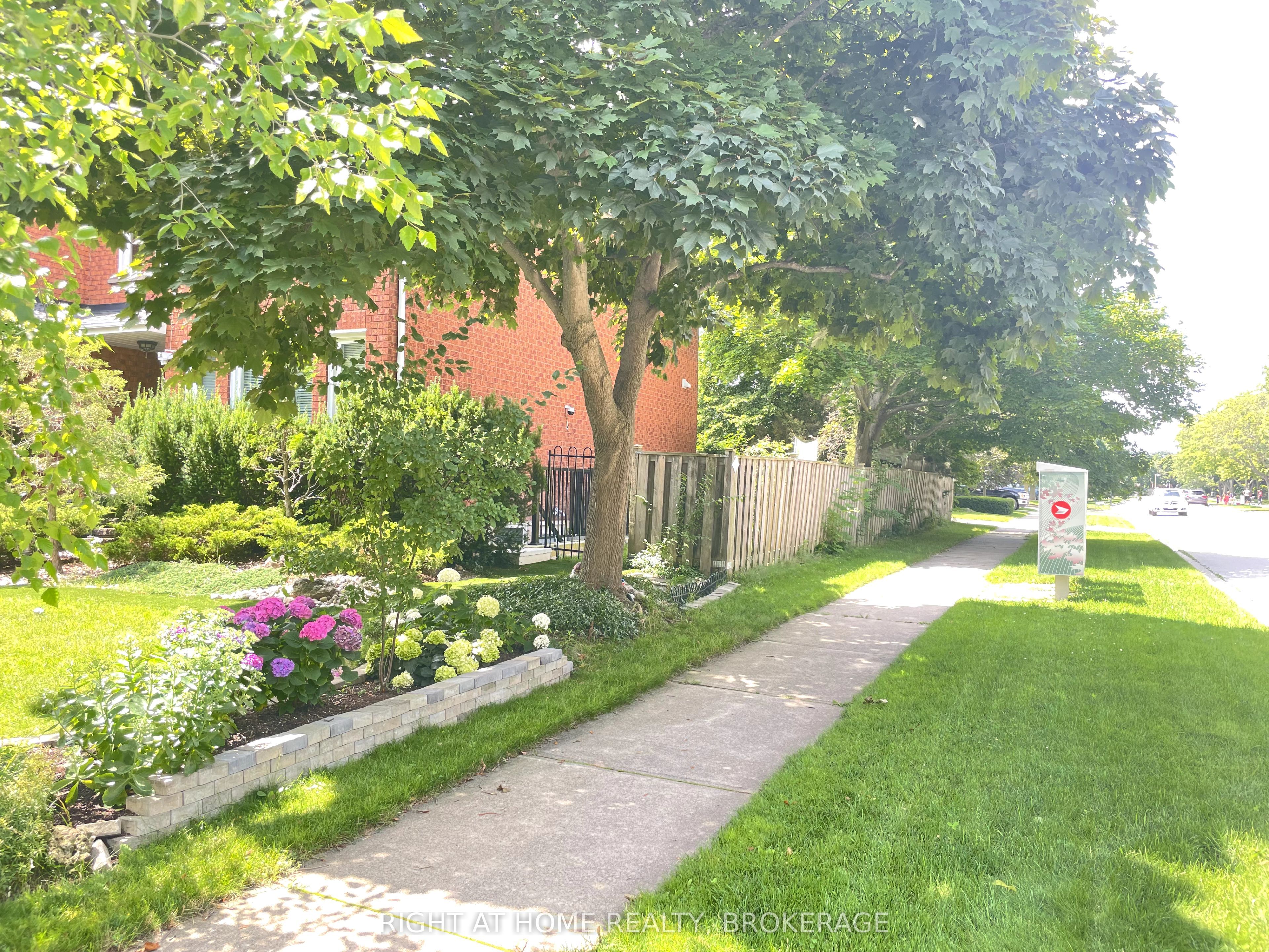 1163 Rosethorne Road Lower, Oakville, ON L6M 1H5 photo 3