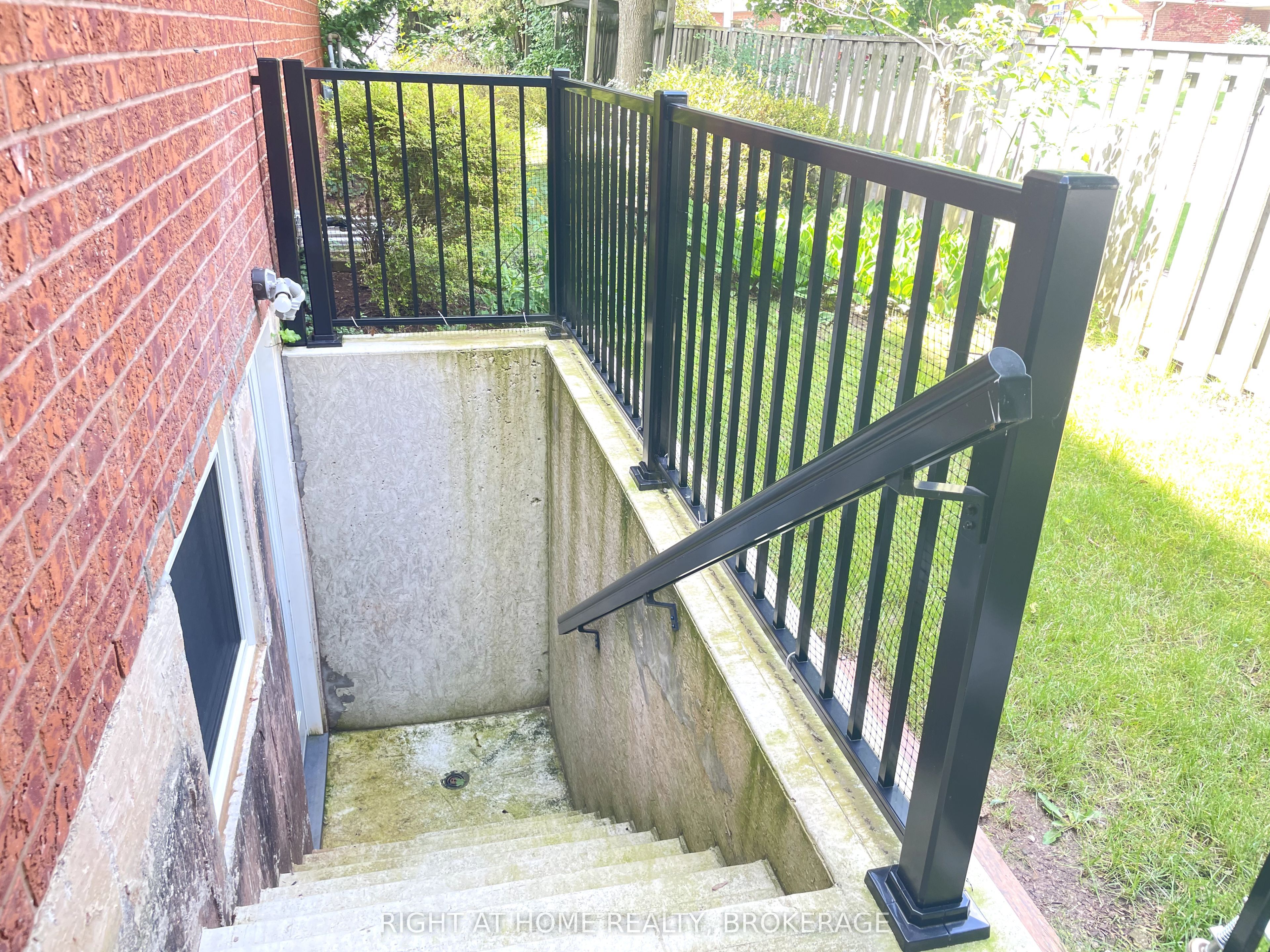1163 Rosethorne Road Lower, Oakville, ON L6M 1H5 photo 5