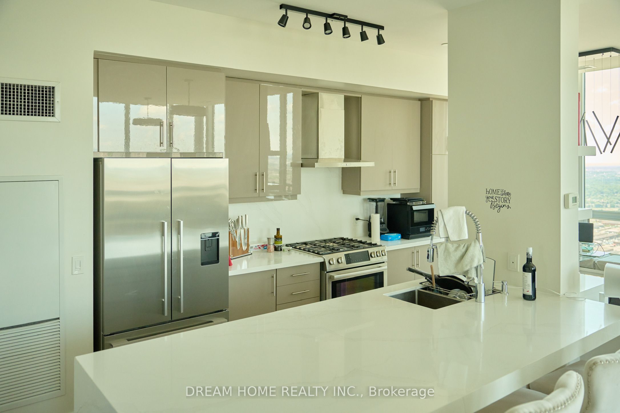 3975 GRAND PARK Drive 4804, Mississauga, ON L5B 0K4 photo 2