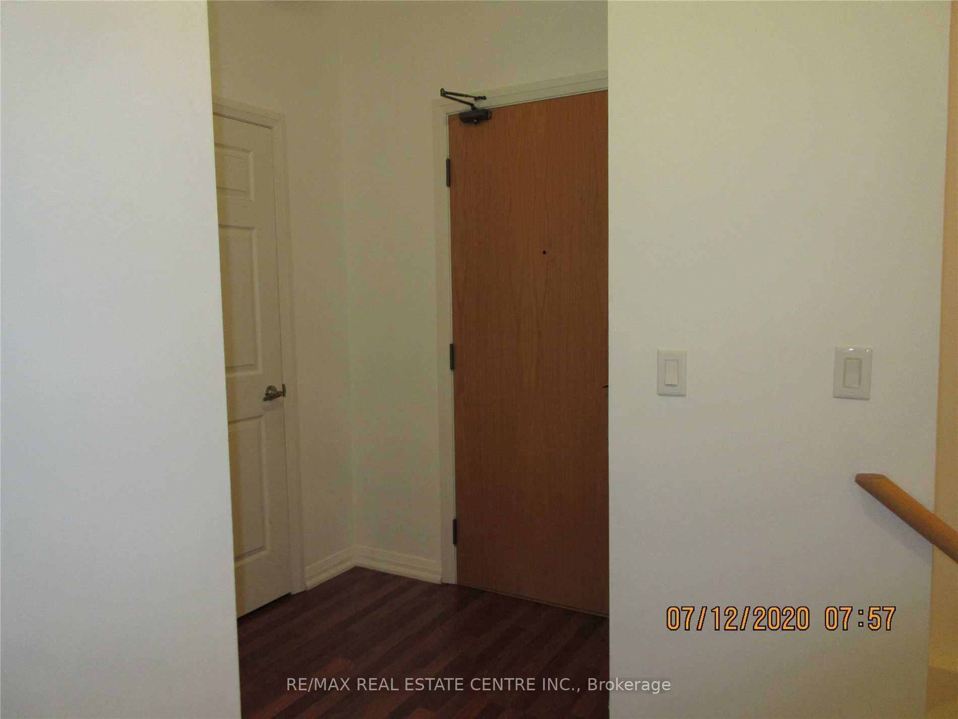 220 Forum Drive TH#111, Mississauga, ON L4Z 4K1 photo 2