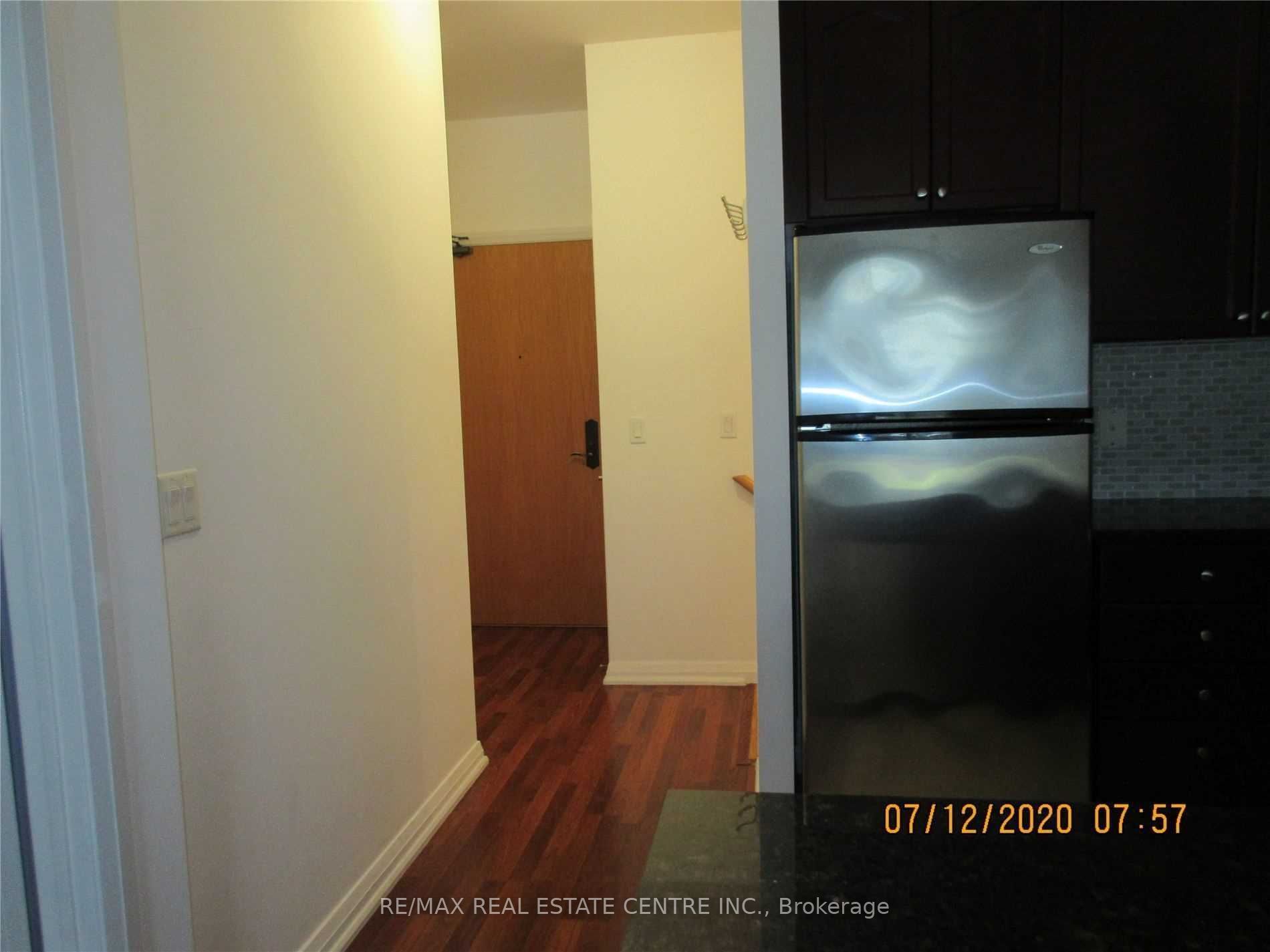220 Forum Drive TH#111, Mississauga, ON L4Z 4K1 photo 3