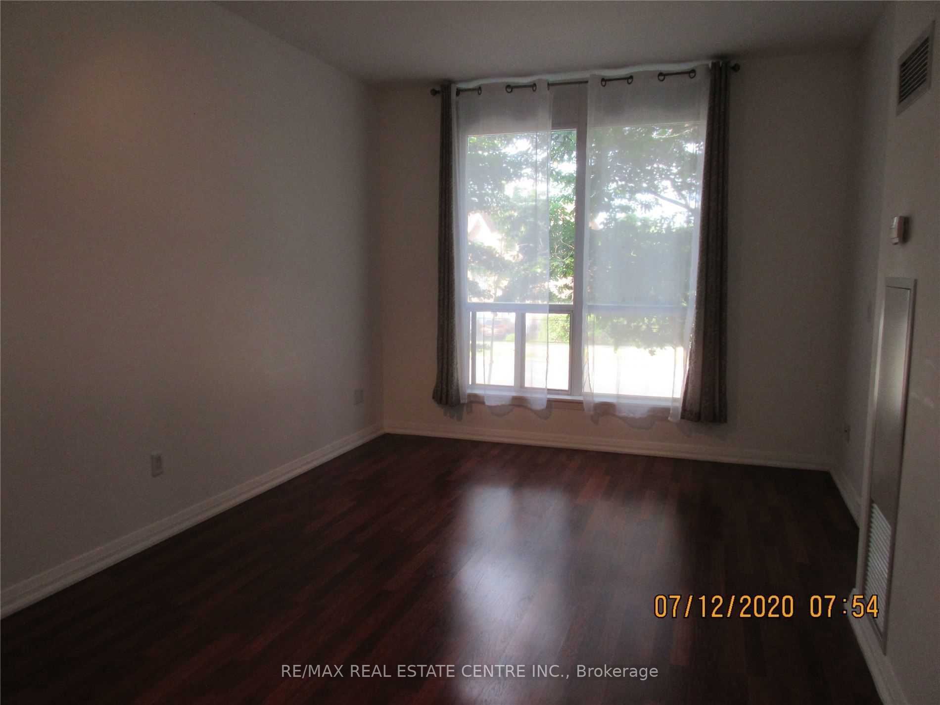 220 Forum Drive TH#111, Mississauga, ON L4Z 4K1 photo 4