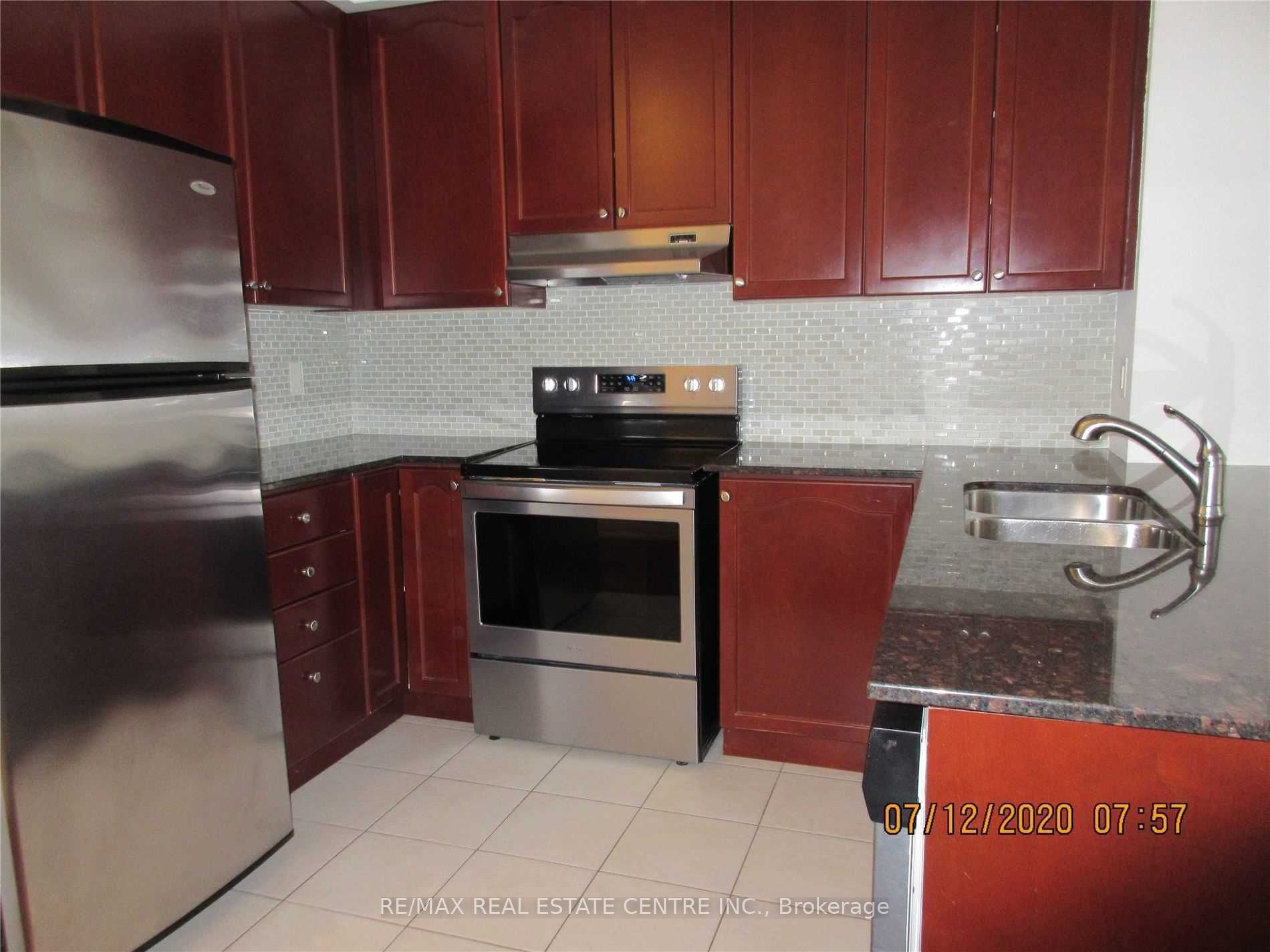 220 Forum Drive TH#111, Mississauga, ON L4Z 4K1 photo 5
