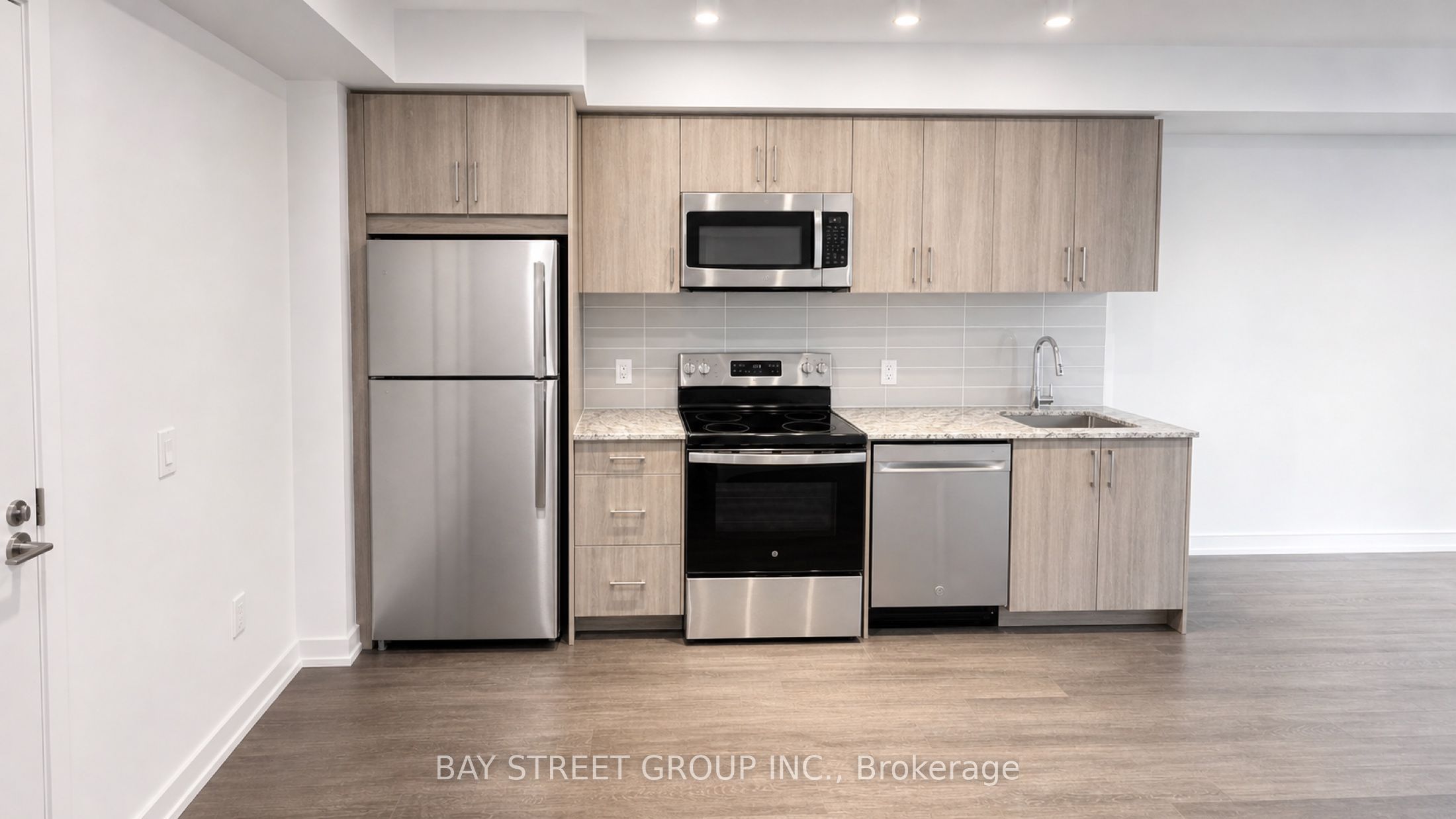 4010 Eglinton Avenue W 1016, Toronto, ON M9A 0G5 photo 2