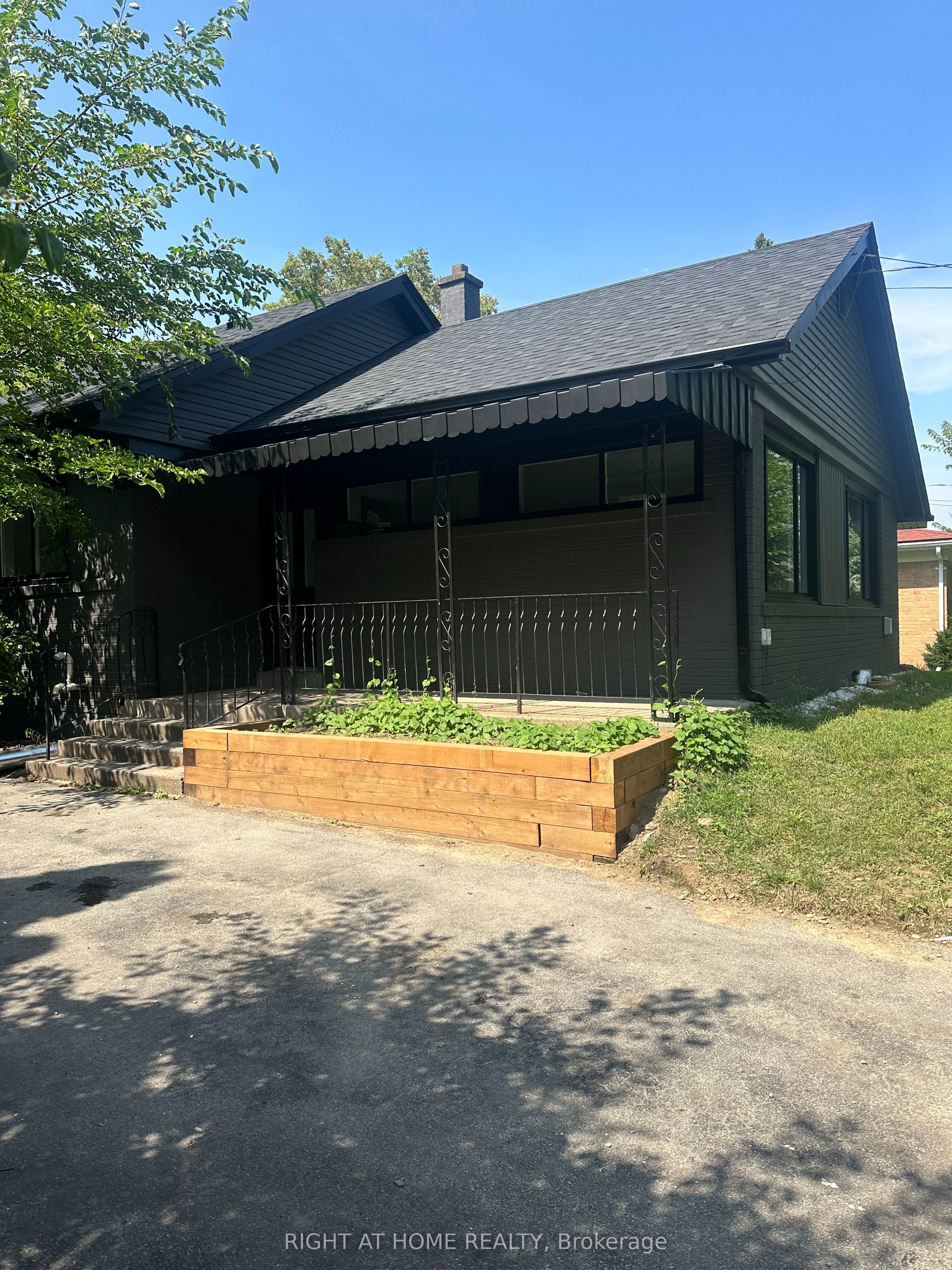 1789 Christopher Road, Mississauga, ON L5J 2K7 photo 2