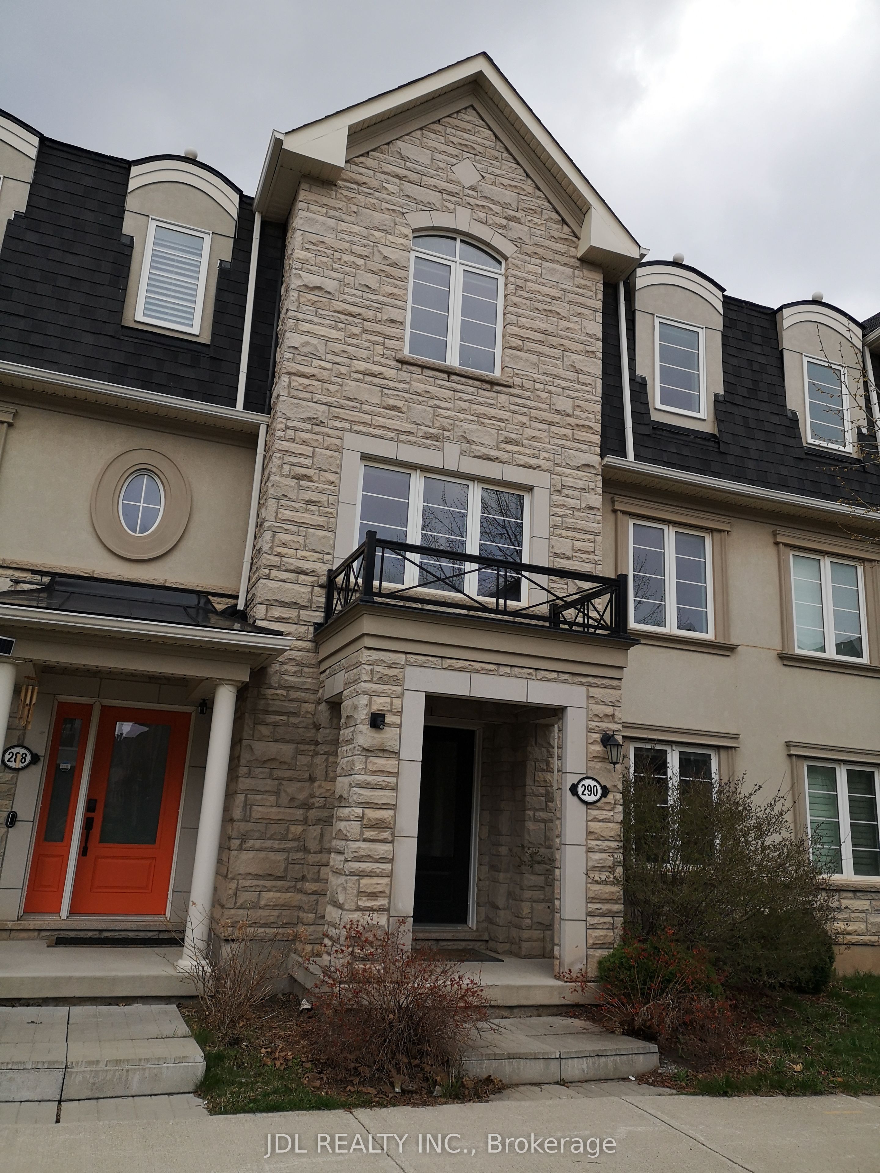 290 Ellen Davidson Drive, Oakville, ON L6M 0V5 photo 2