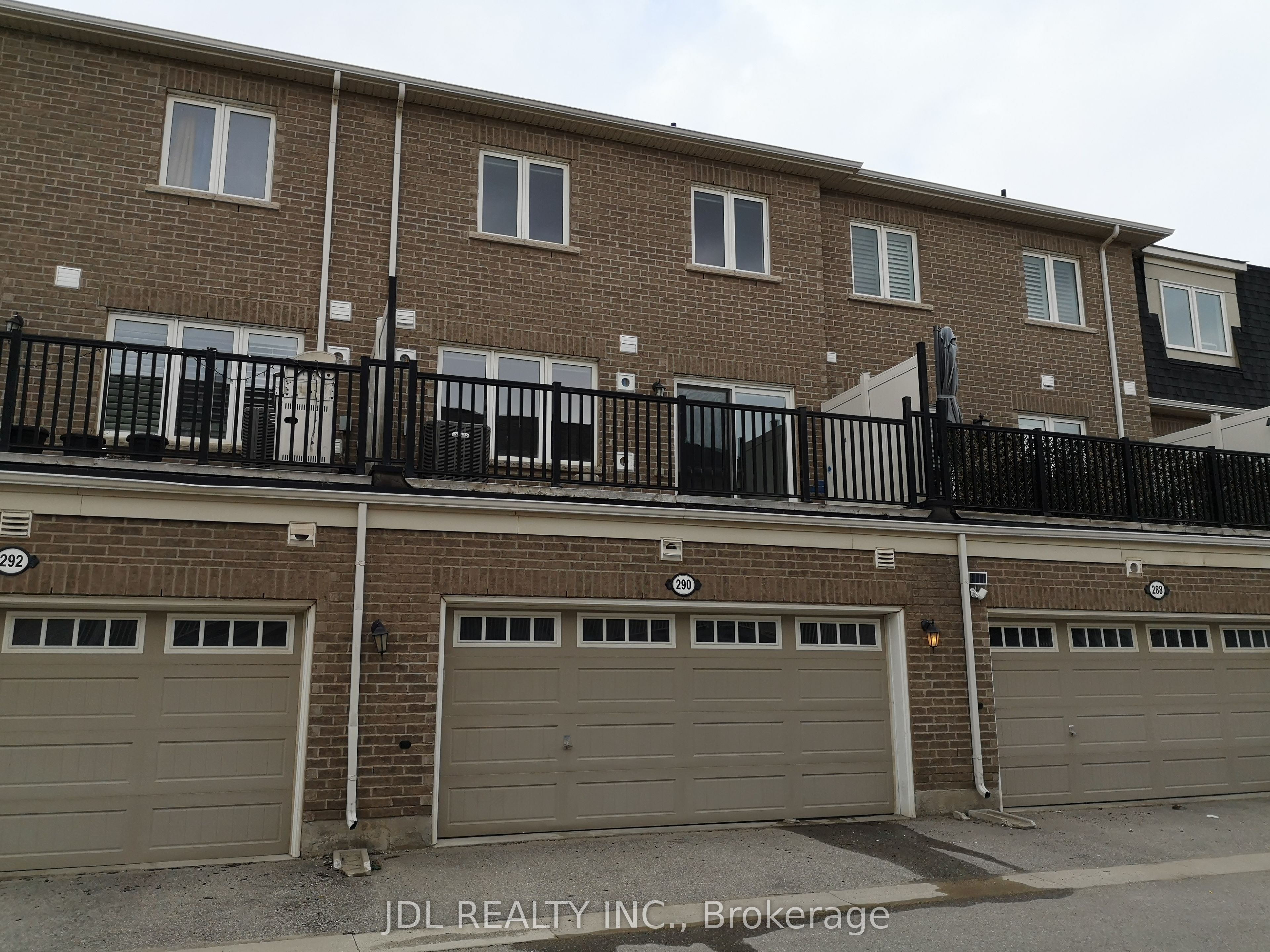 290 Ellen Davidson Drive, Oakville, ON L6M 0V5 photo 3