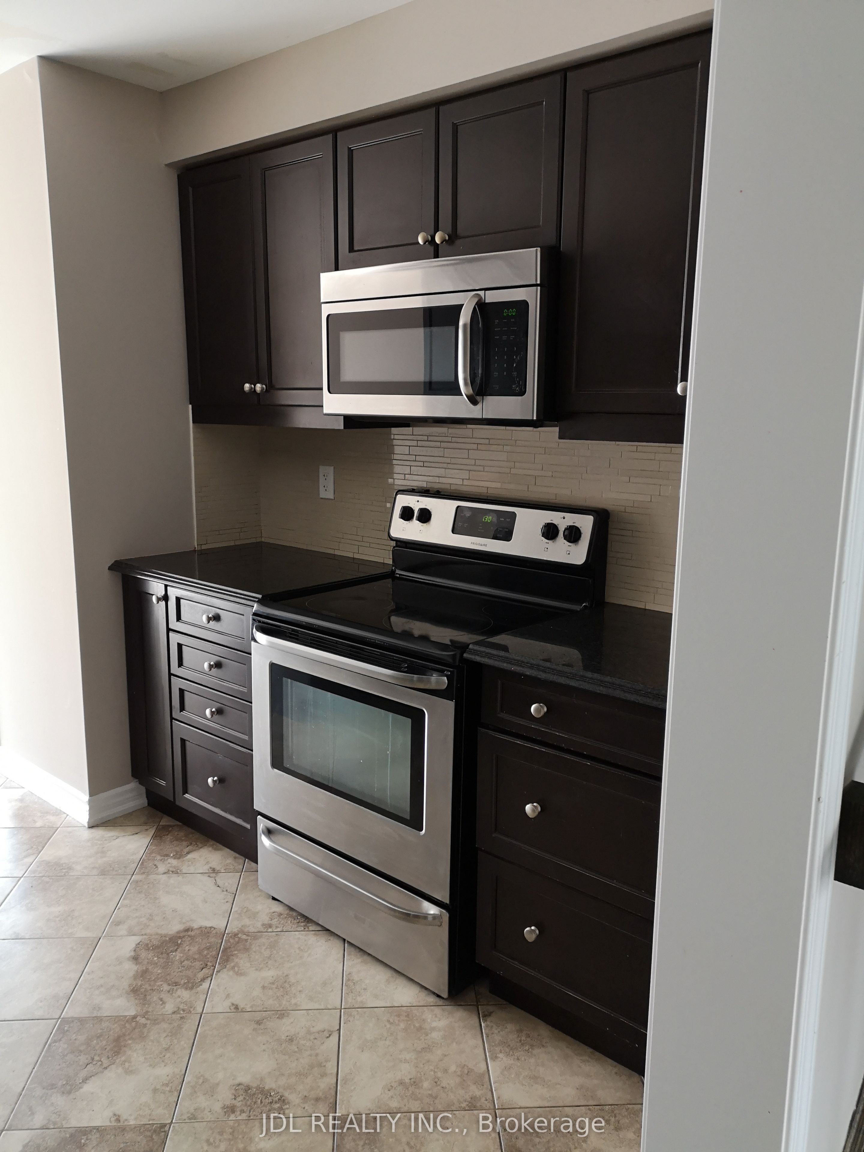 290 Ellen Davidson Drive, Oakville, ON L6M 0V5 photo 4