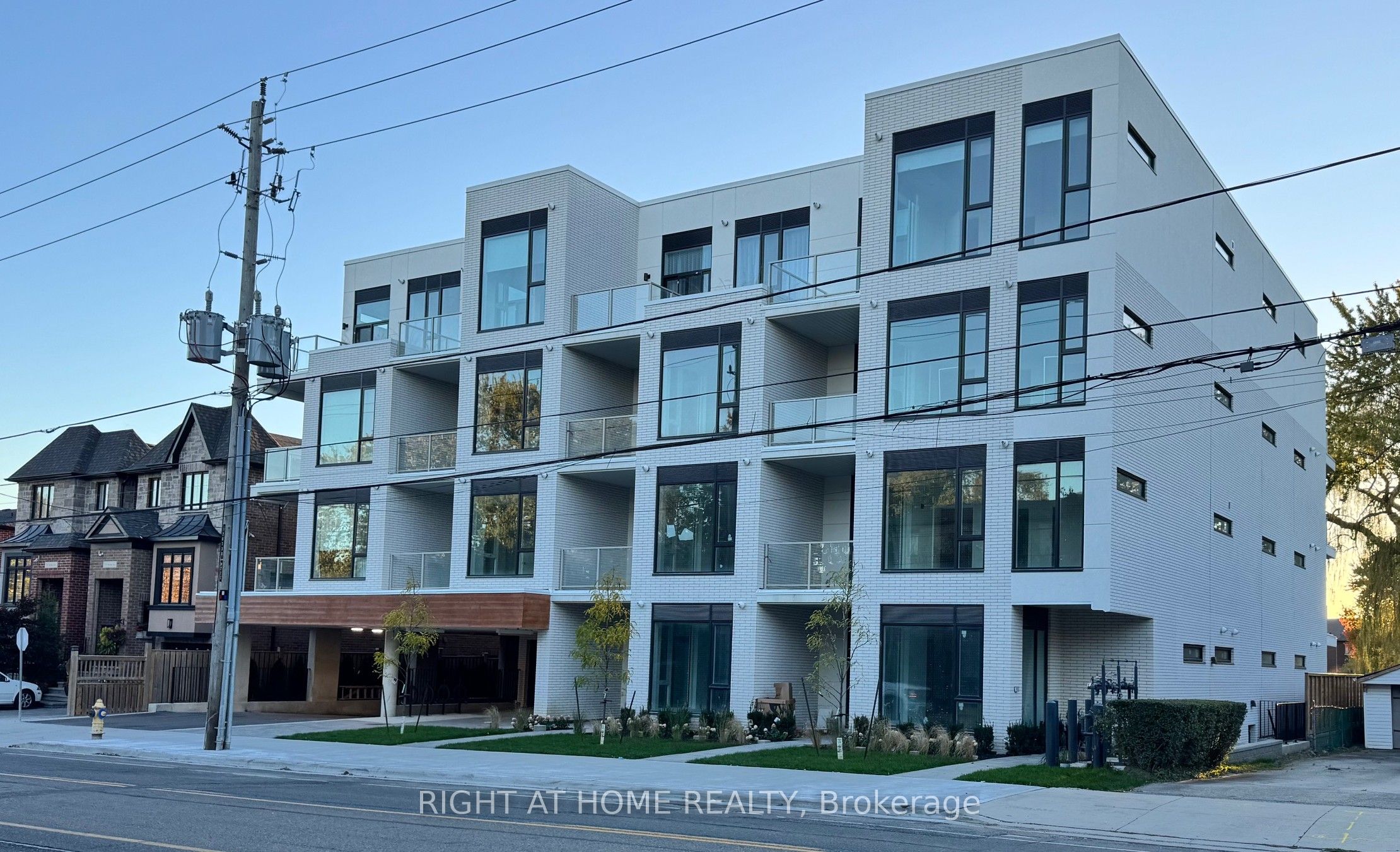722 Marlee Avenue 206, Toronto, ON M6B 3J7 photo 4