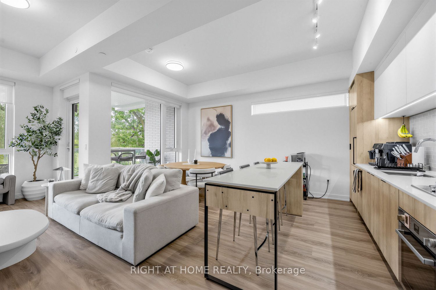 722 Marlee Avenue 206, Toronto, ON M6B 3J7 photo 5