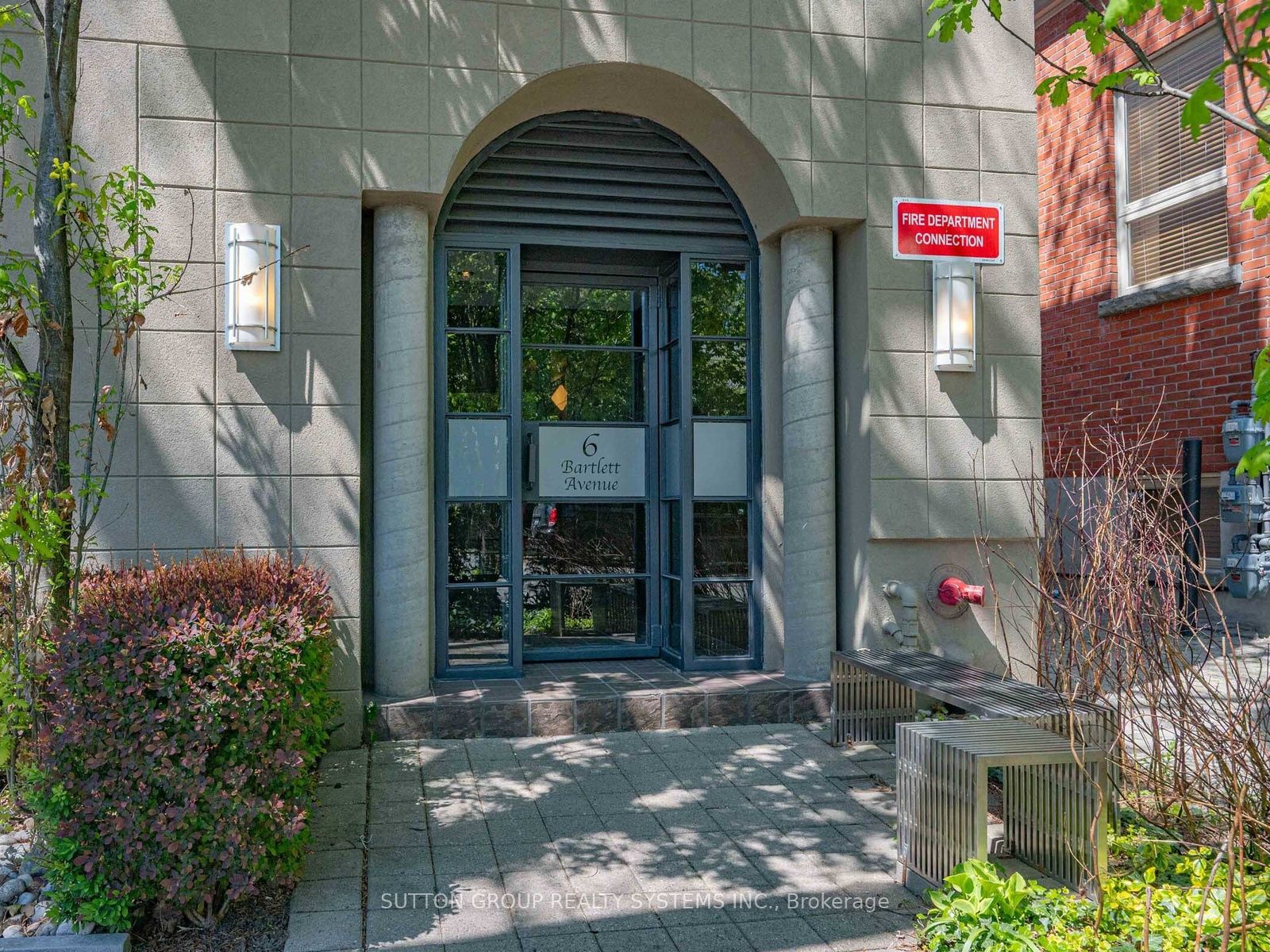 6 Bartlett Avenue W 5, Toronto, ON M6H 3E7 photo 2