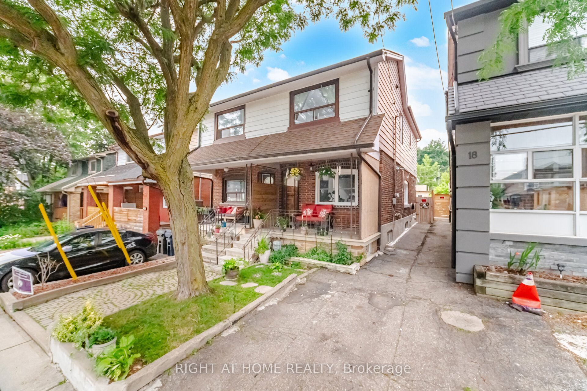 20 Rockwell Avenue, Toronto, ON M6N 1N5 photo 2