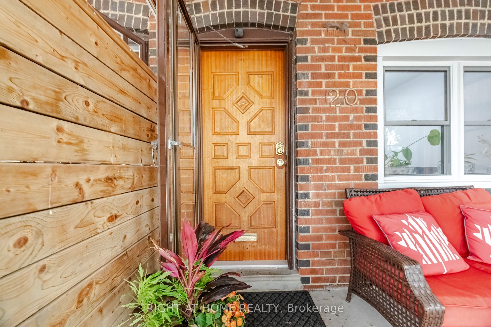 20 Rockwell Avenue, Toronto, ON M6N 1N5 photo 4