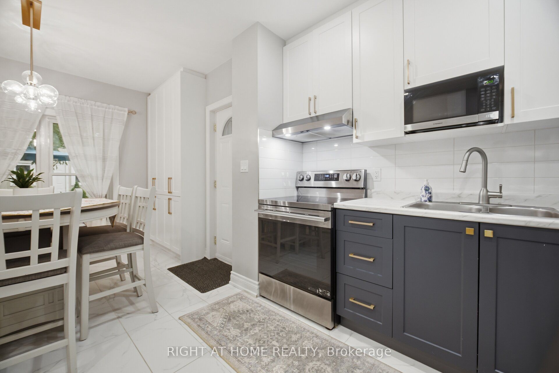 20 Rockwell Avenue, Toronto, ON M6N 1N5 photo 5