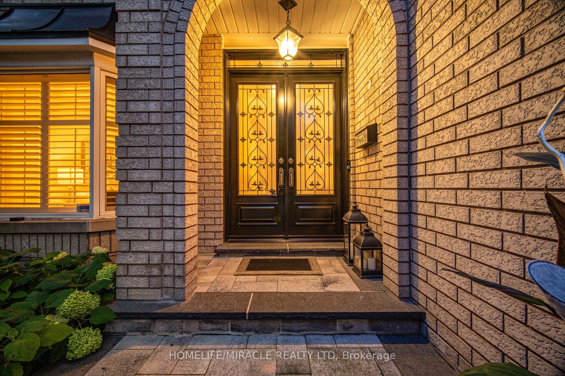 2152 Manor Hill Drive, Mississauga, ON L5M 5H9 photo 4