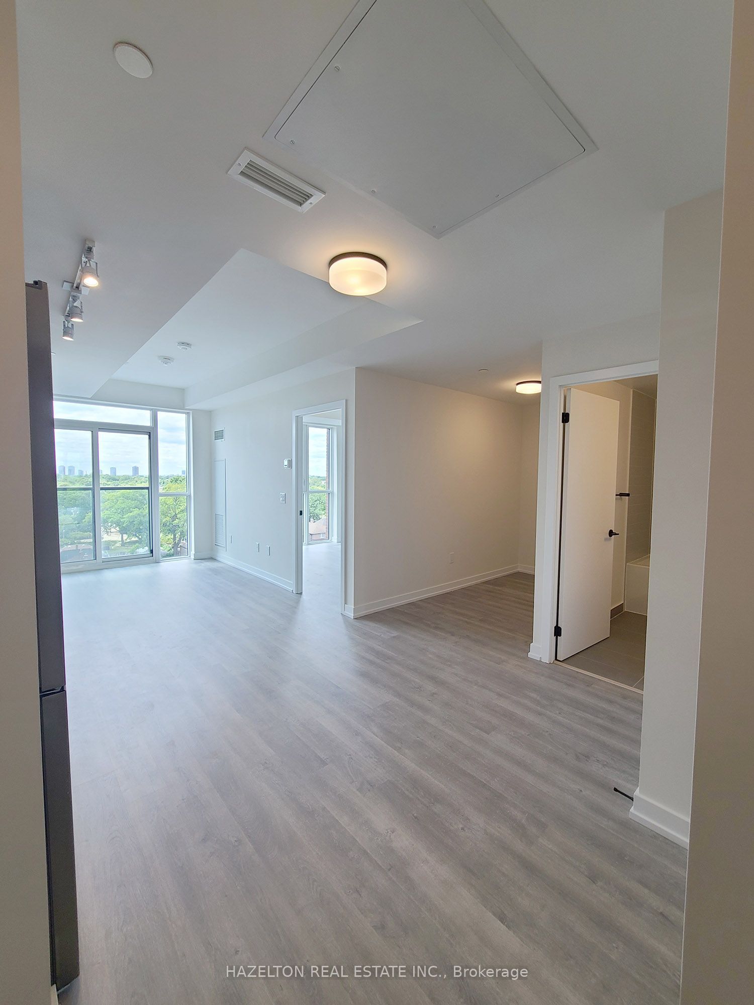 2300 St Clair Avenue W 804, Toronto, ON M6N 0B3 photo 4