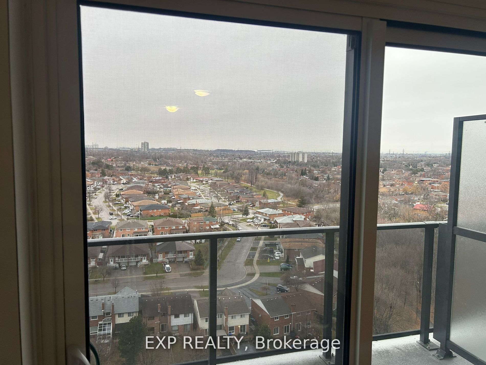 204 Burnhamthrope Road E 1505, Mississauga, ON L5A 0B3 photo 5