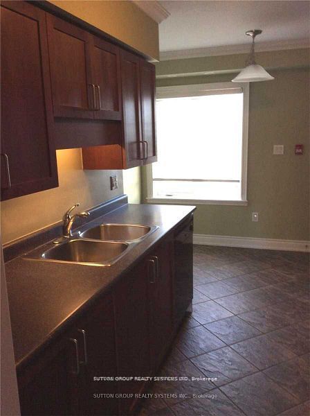 613 Dundas Street W 2, Mississauga, ON L5B 0B5 photo 3