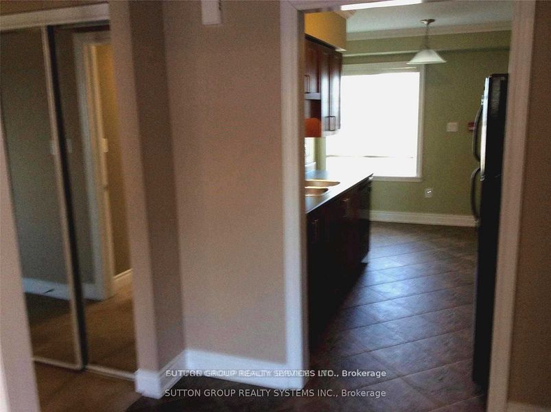 613 Dundas Street W 2, Mississauga, ON L5B 0B5 photo 4