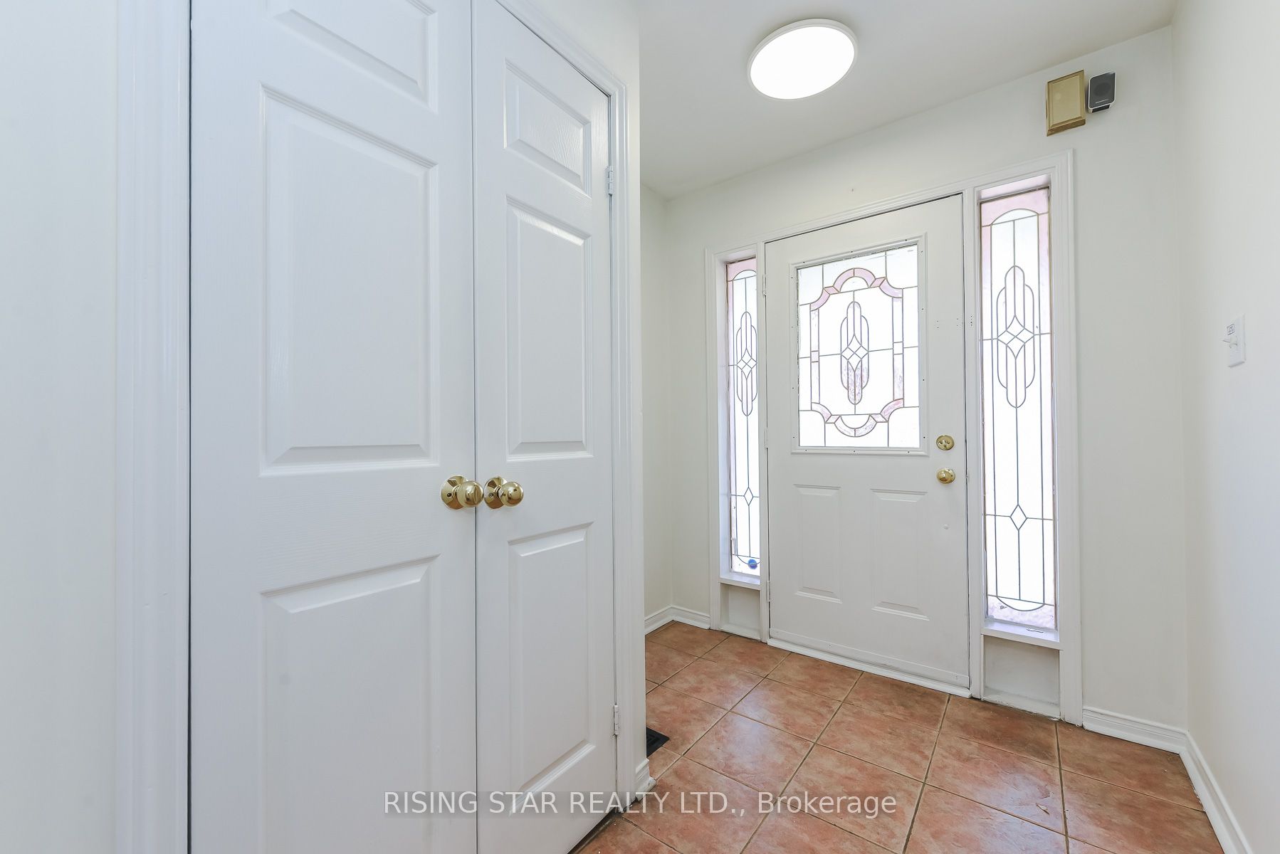 16 Elmpark Court, Brampton, ON L6P 1A8 photo 4