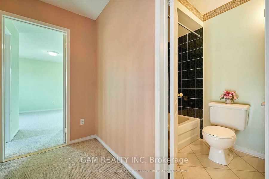 5030 Heatherleigh Avenue N 101, Mississauga, ON L5V 2G7 photo 3