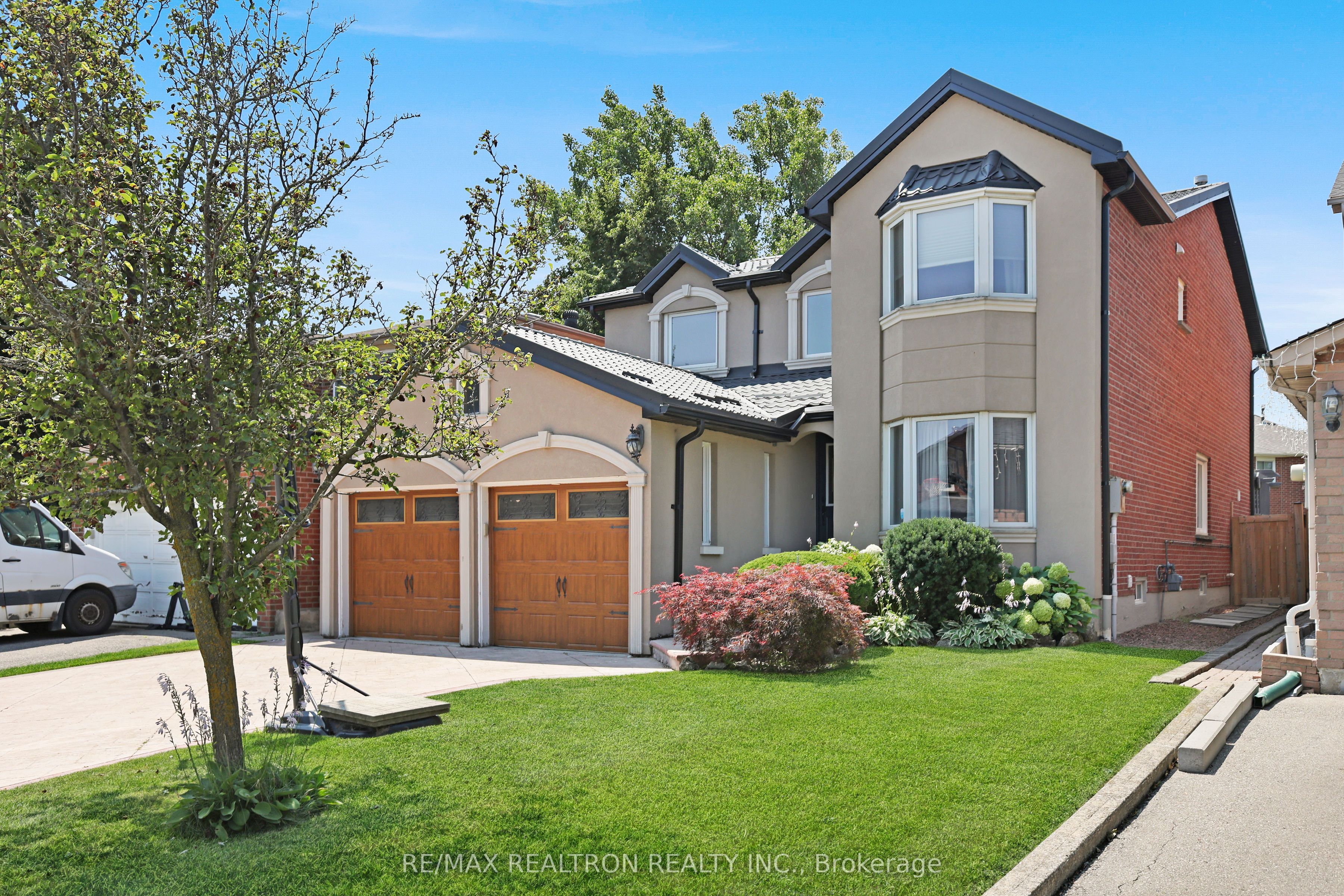 6026 Roxbury Road, Mississauga, ON L5N 4M7 photo 3