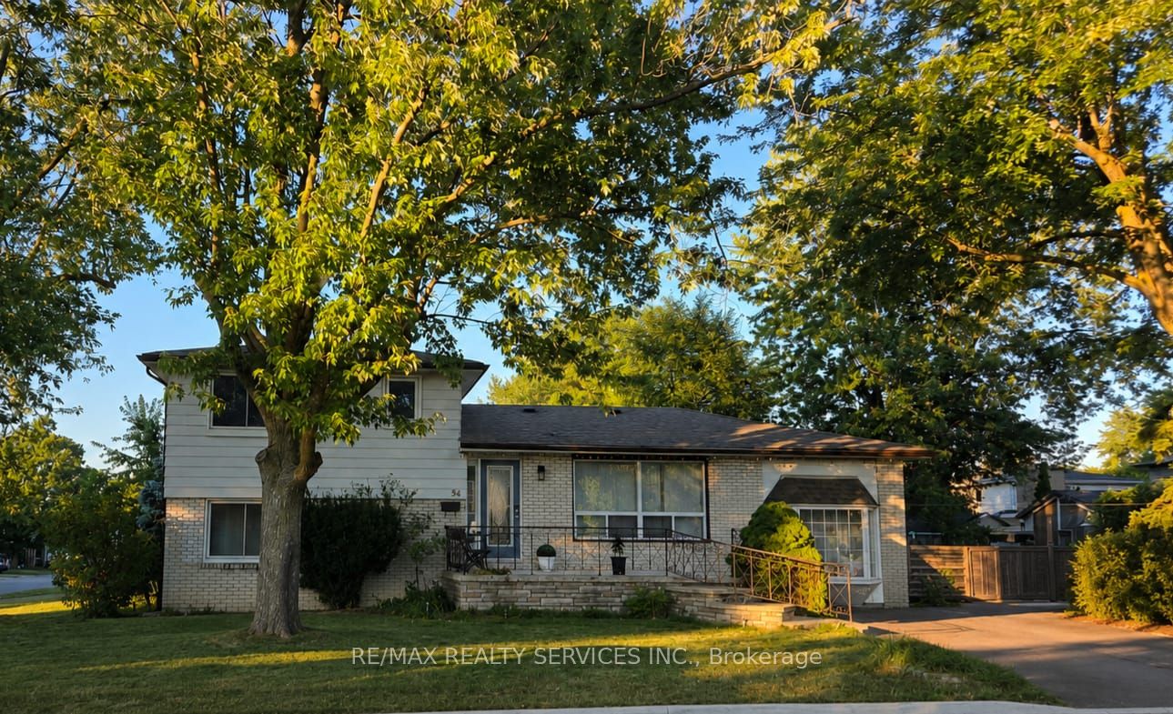 34 Watson Crescent, Brampton, ON L6W 1E7 photo 2