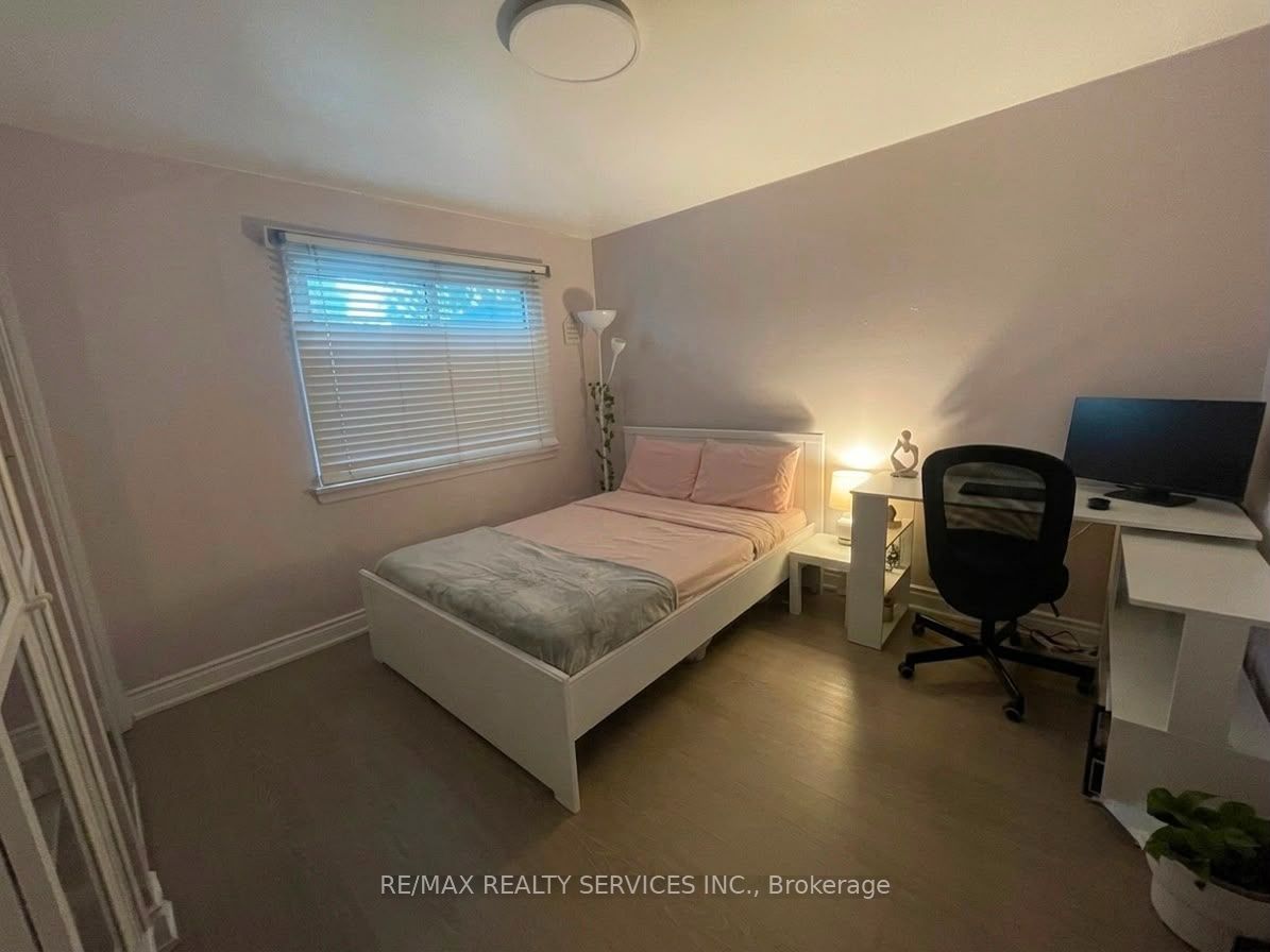 34 Watson Crescent, Brampton, ON L6W 1E7 photo 5