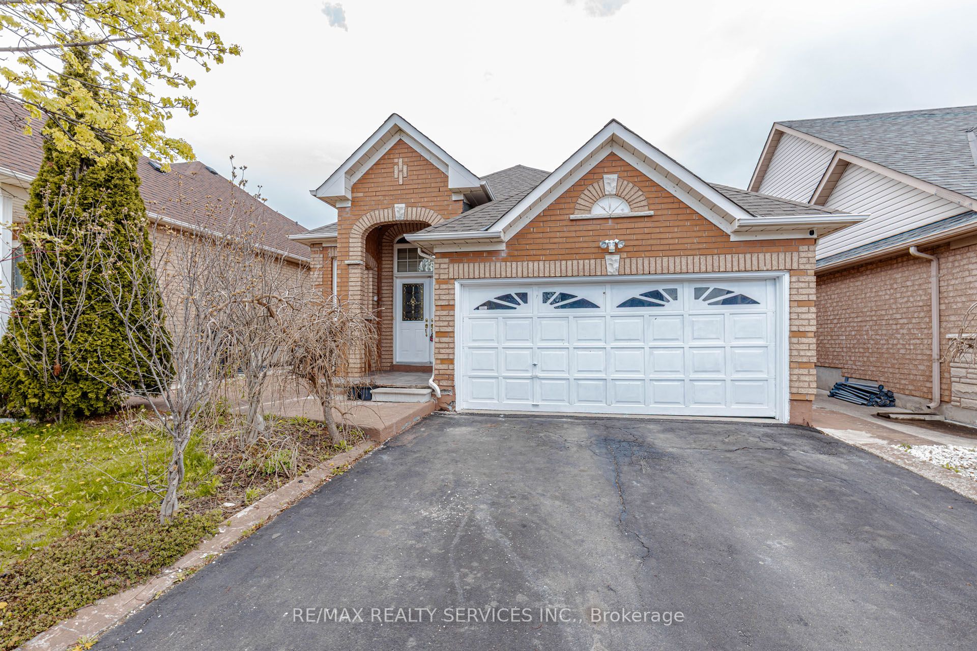 3 Orchid Drive, Brampton, ON L7A 1M4 photo 2