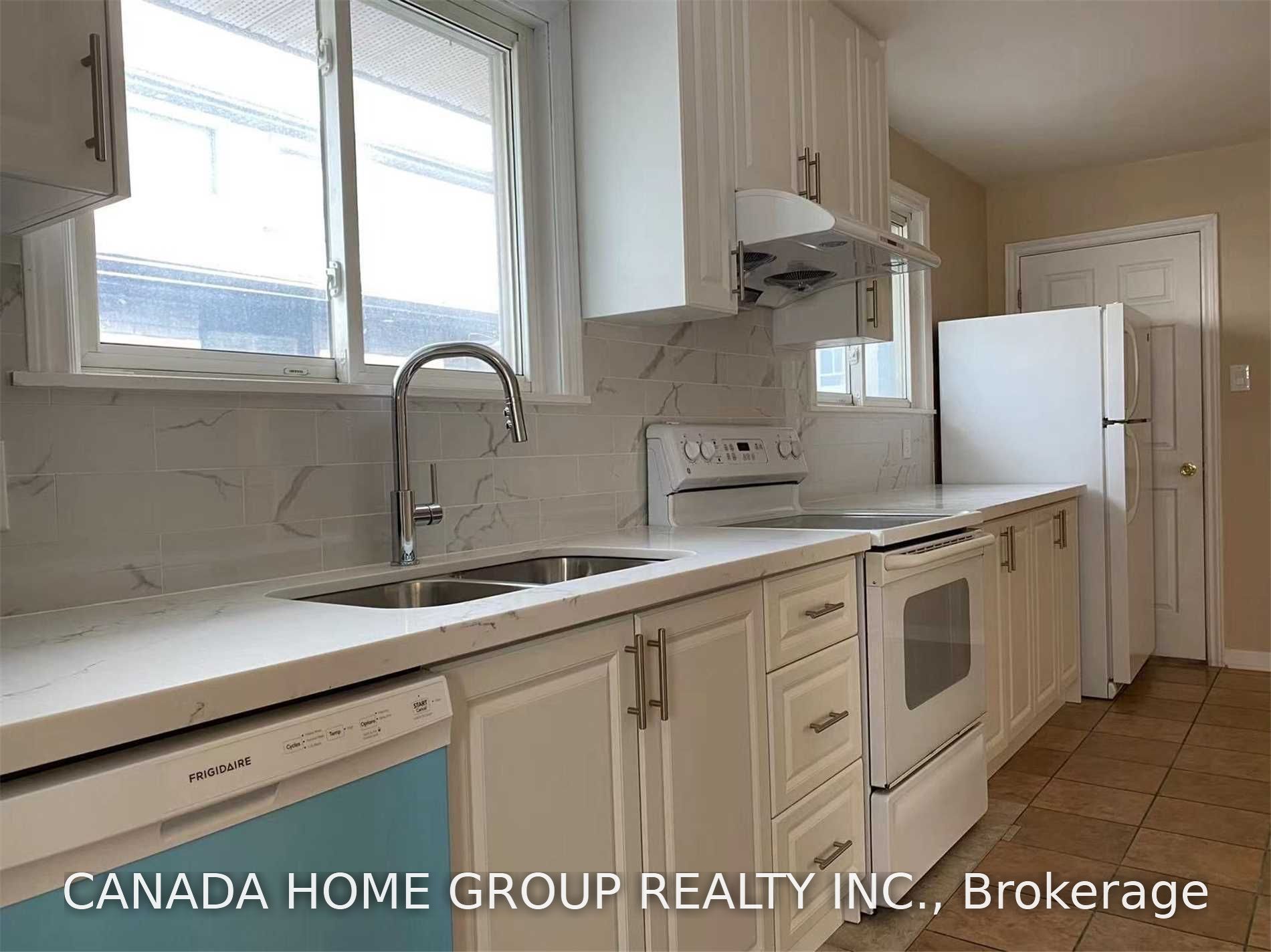 820 Forestwood Drive Upper, Mississauga, ON L5C 1G7 photo 4