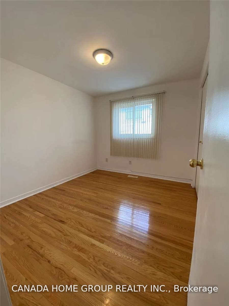 820 Forestwood Drive Upper, Mississauga, ON L5C 1G7 photo 5